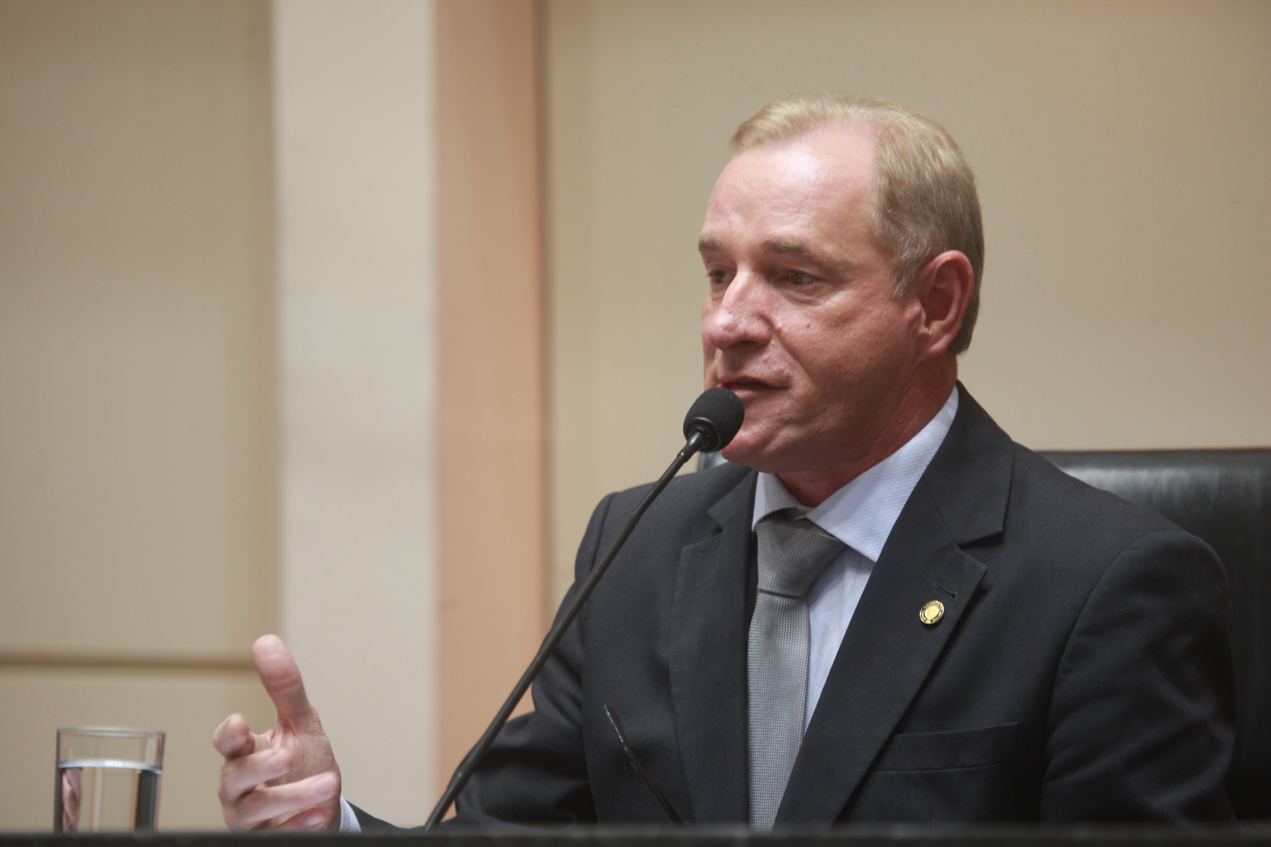 Sessão de Posse dos Suplentes. Deputado Aldo Scheneider (PMDB). Foto: Carlos Kilian/Agência AL