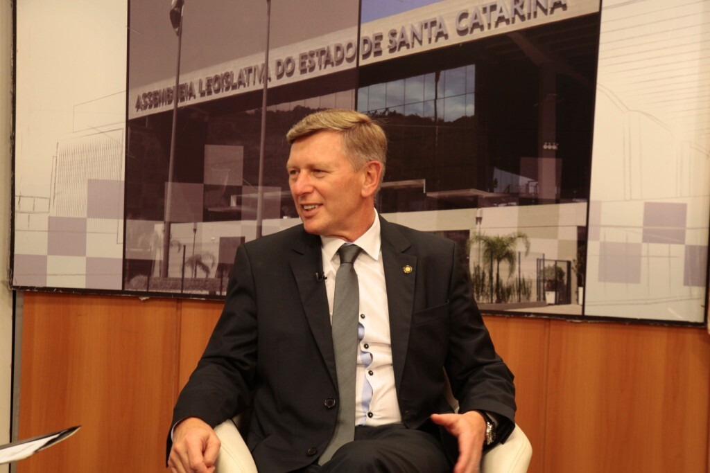 “Fala Deputado”: Milton Hobus volta para o comando da Defesa Civil