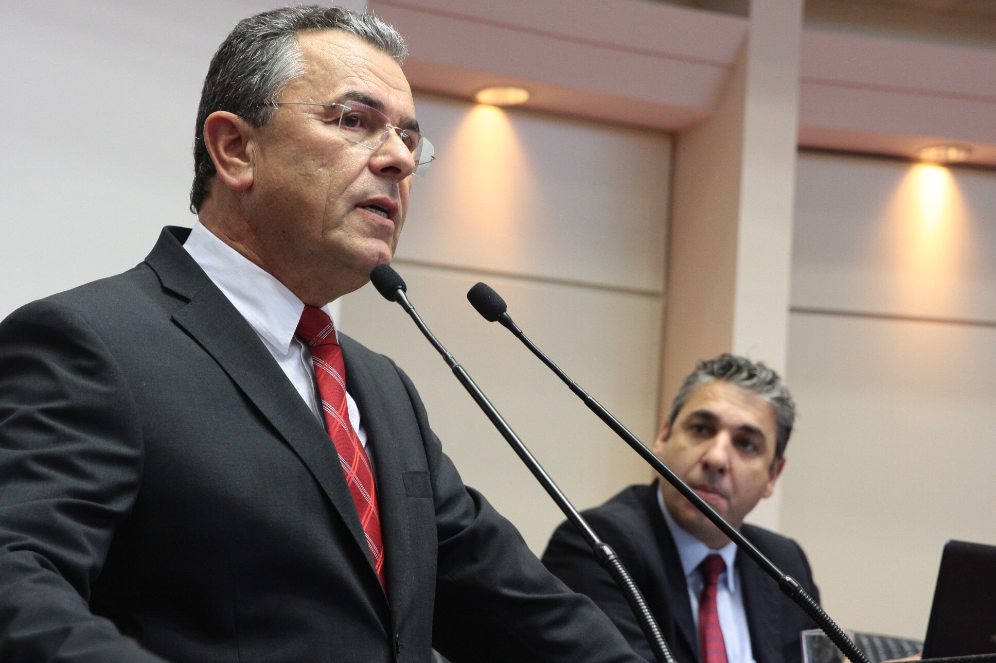 Dalmo Claro de Oliveira assume uma cadeira no Legislativo catarinense