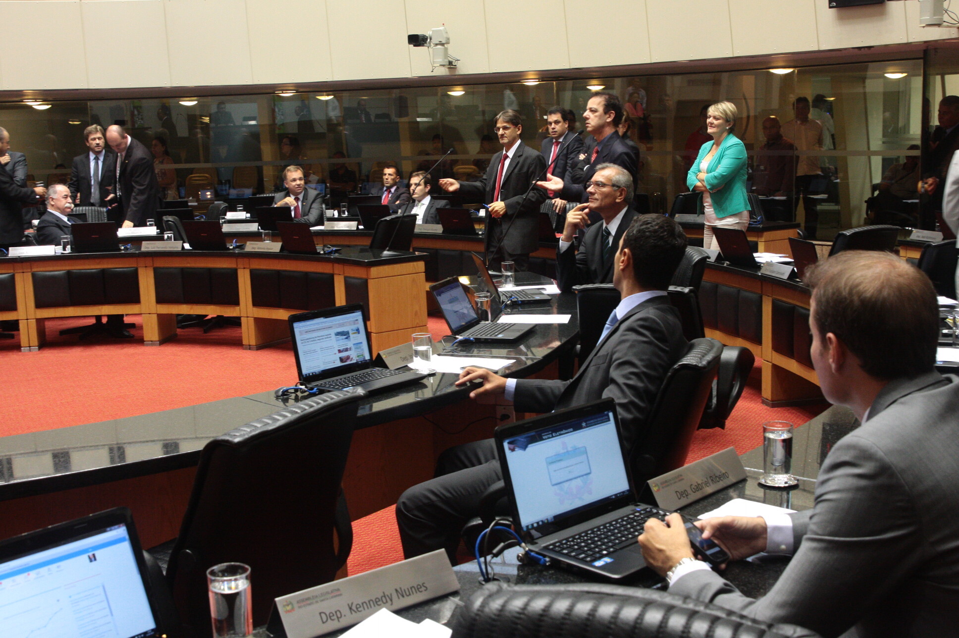 Reforma política voltou a monopolizar debates na Assembleia Legislativa