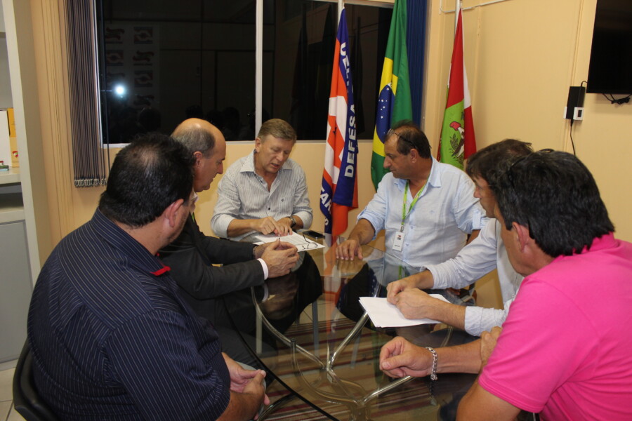 Reunião na Secretaria de Estado da Defesa Civil