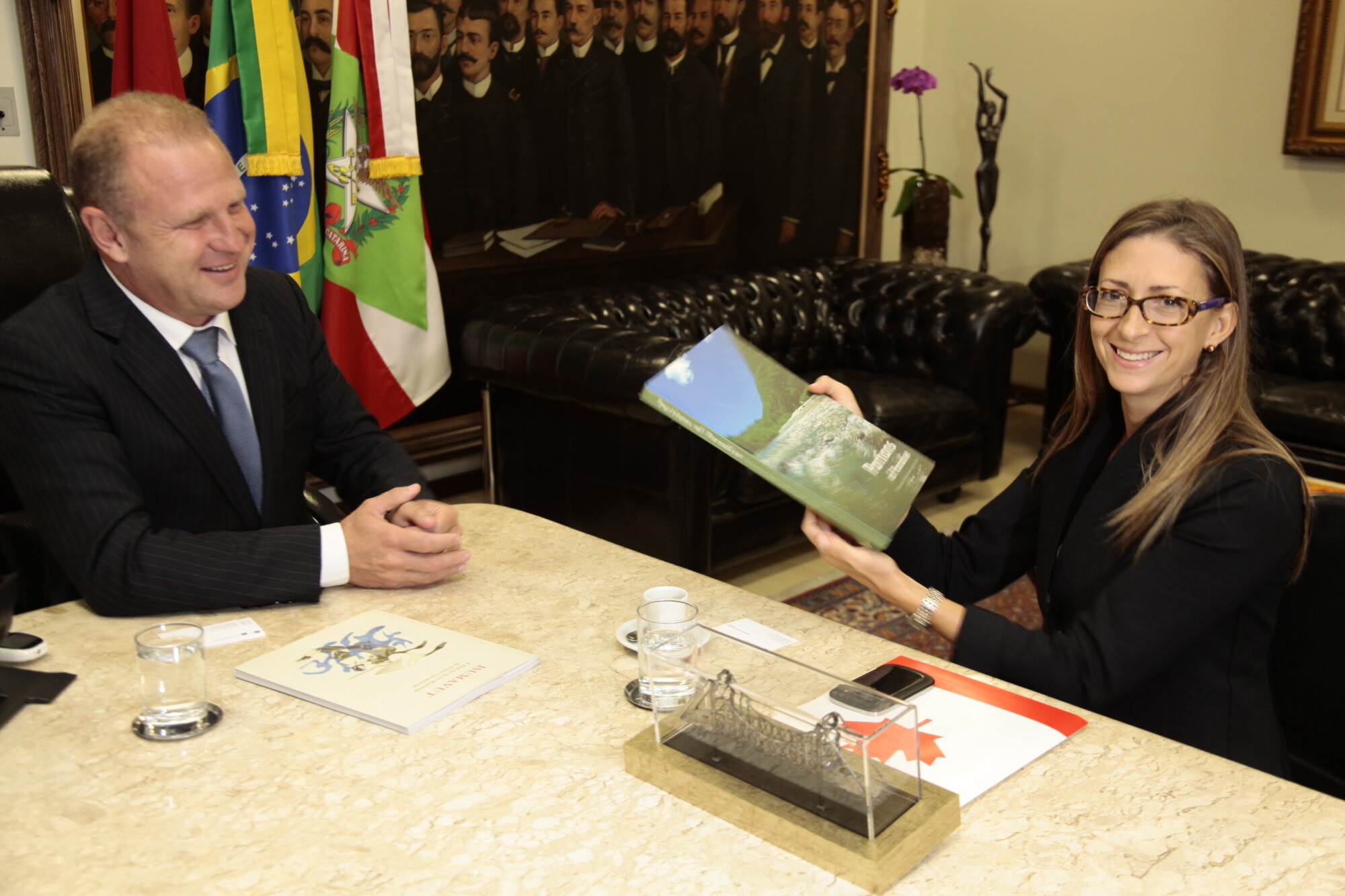 Ministra visita Assembleia para ampliar relações entre Canadá e Santa Catarina