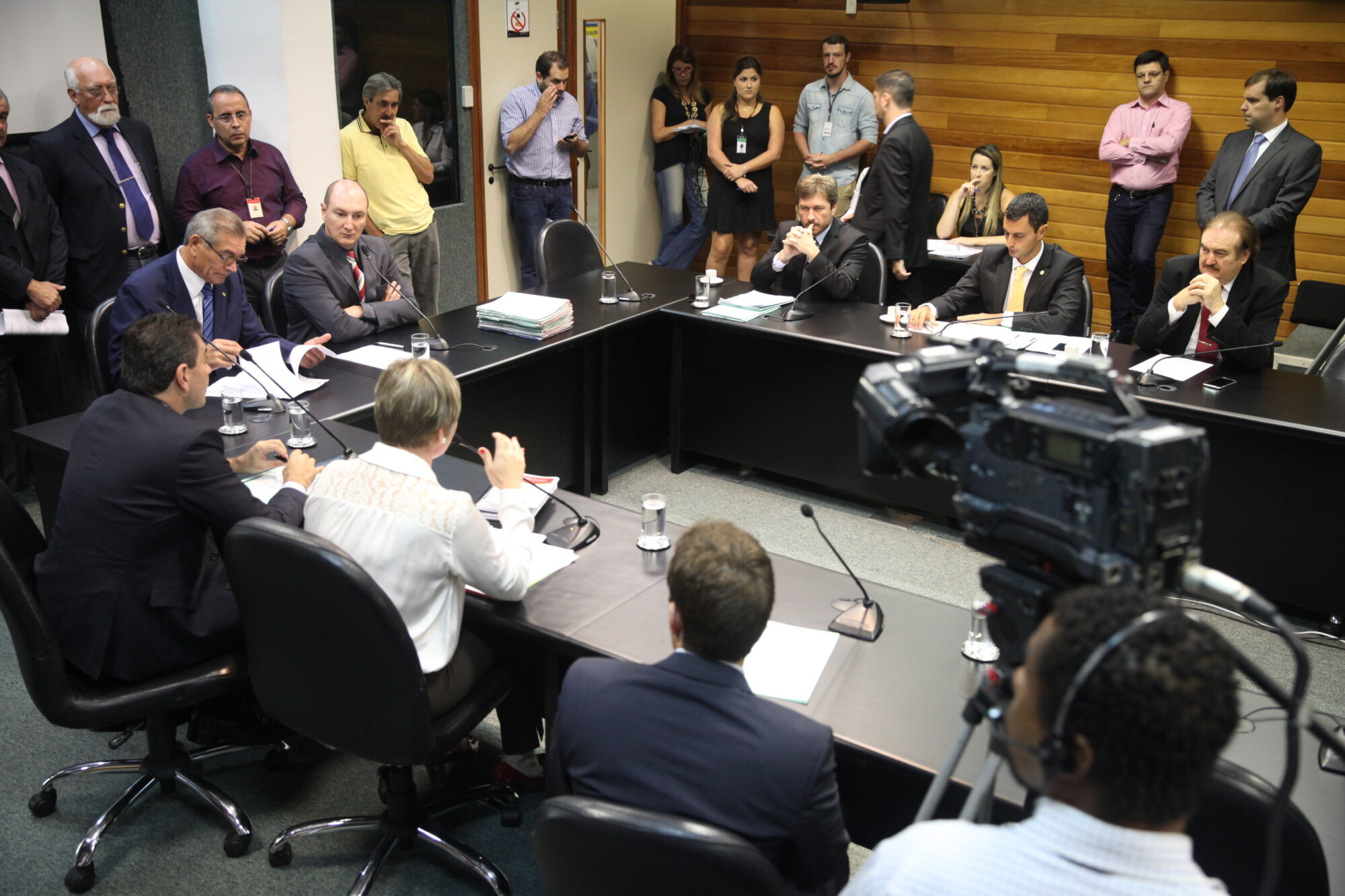 CCJ decide postergar análise da MP dos professores temporários