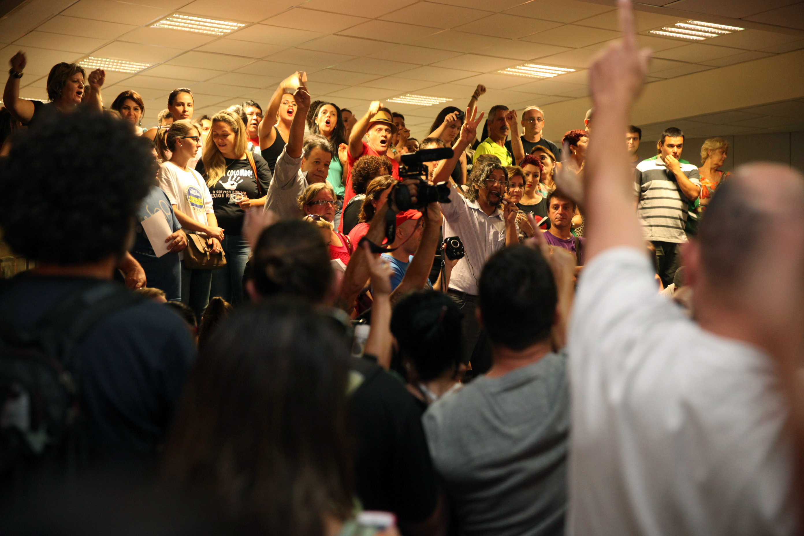 Professores estaduais fazem manifestação do hall da Assembleia Legislativa de SC. Foto: Fábio Queiroz / Agência AL