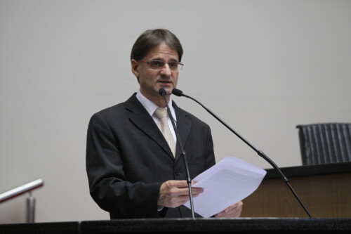 Deputado Saretta busca fim do impasse entre caminhoneiros e governo
