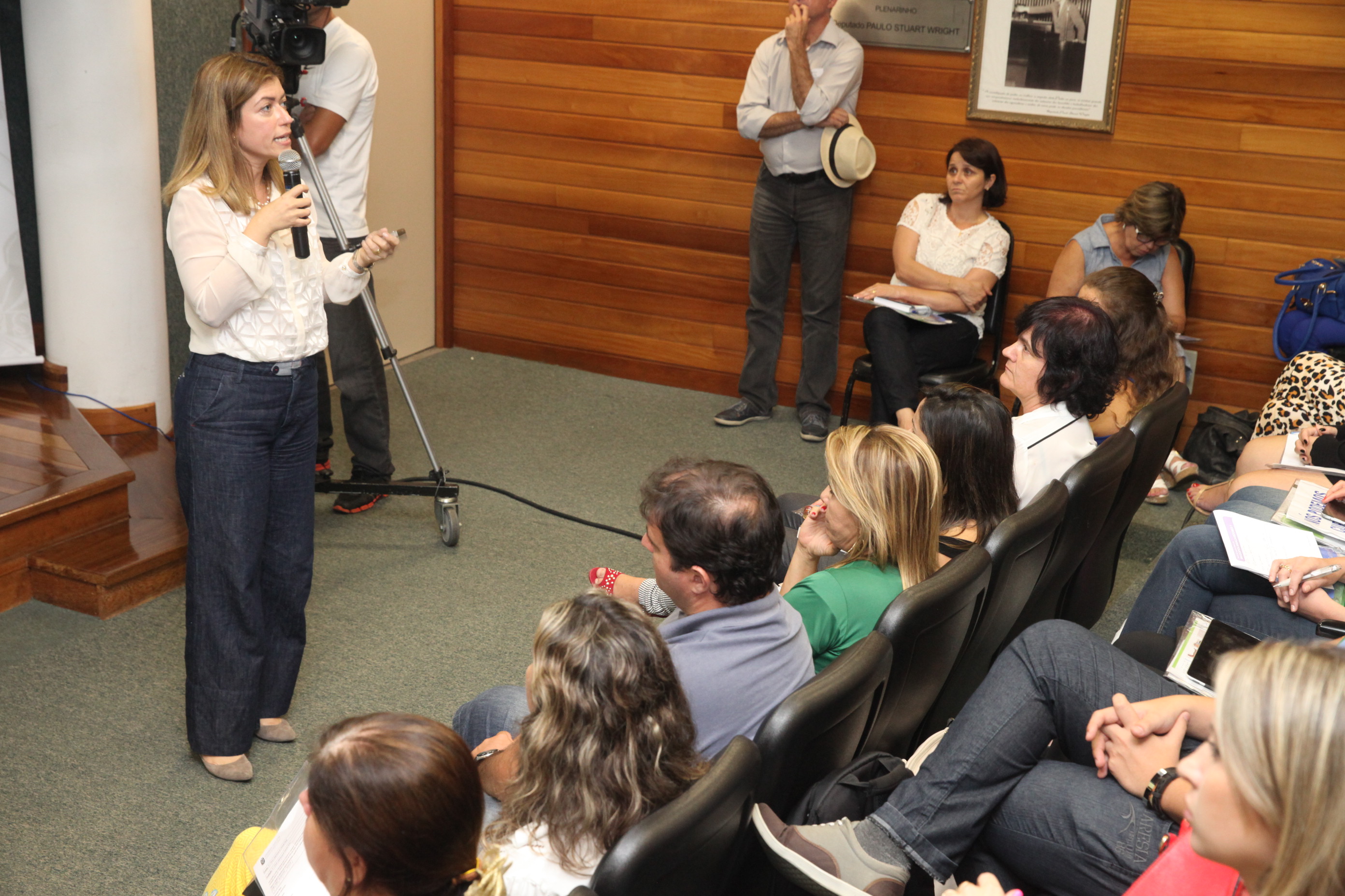 Fórum Catarinense de Doeças Raras. Palestrante Tatiana de Sá Pacheco Magalhães. Foto: Fábio Queiroz / Agência AL