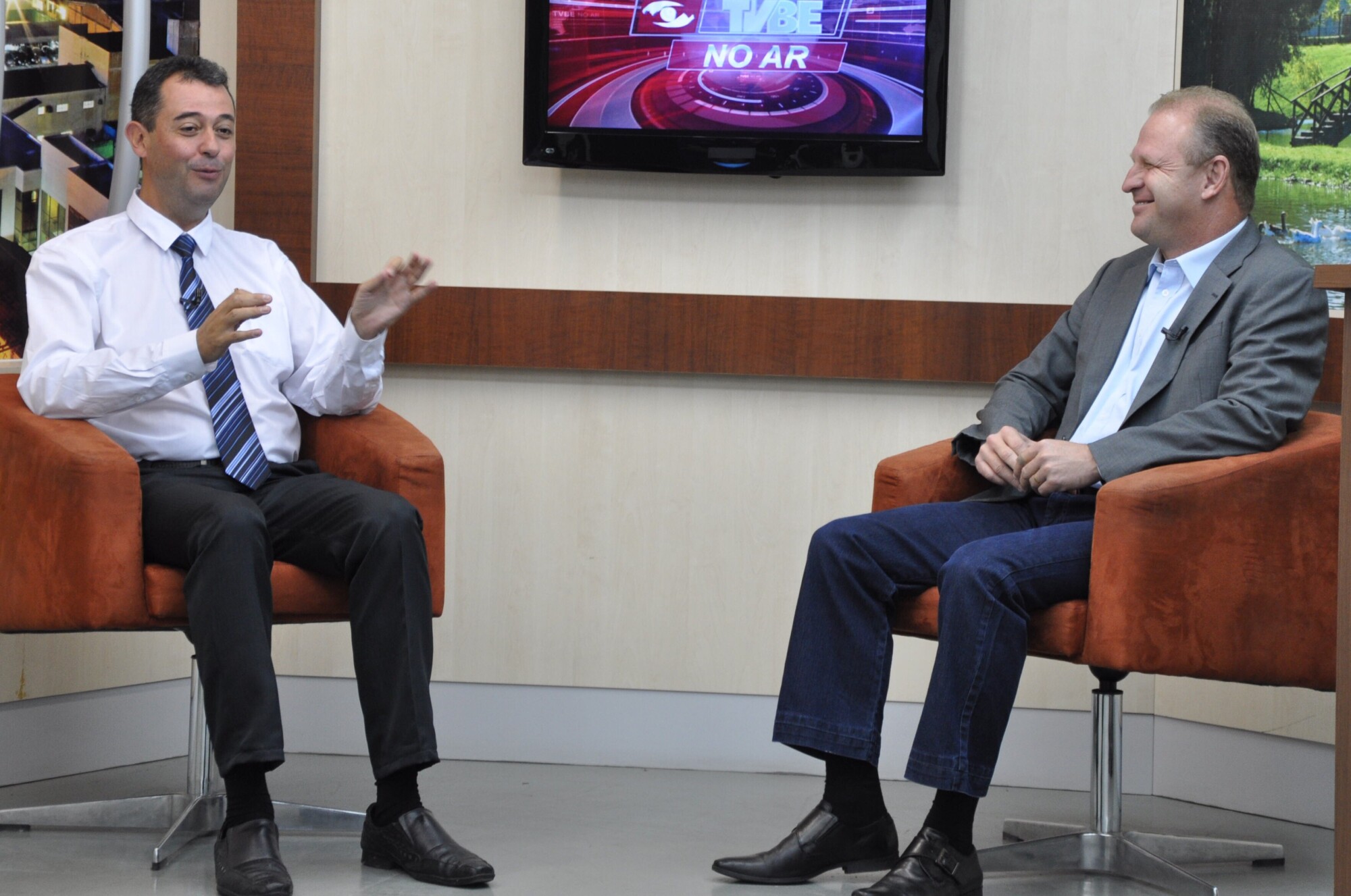 Jornalista Rogemar Santos e e o presidente da Alesc, deputado Gelson Merisio. Foto: Karine Lucinda / Presidência