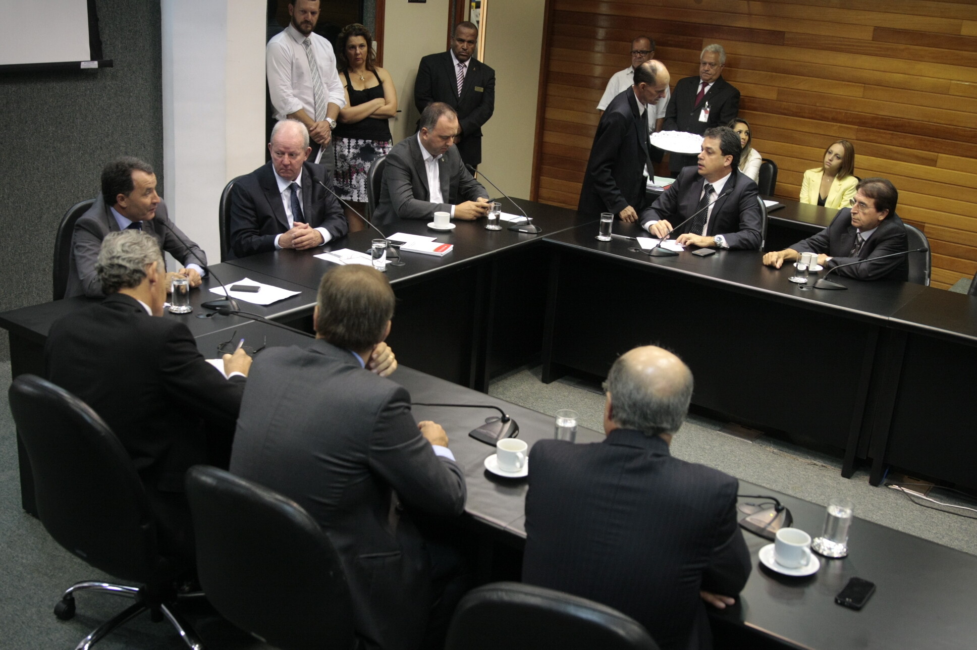 Deputados apontam ameaça de desindustrialização em Santa Catarina