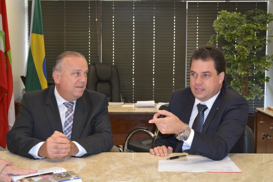 Deputado Rodrigo Minotto recebe a visita do prefeito de Criciúma, Márcio Búrigo
