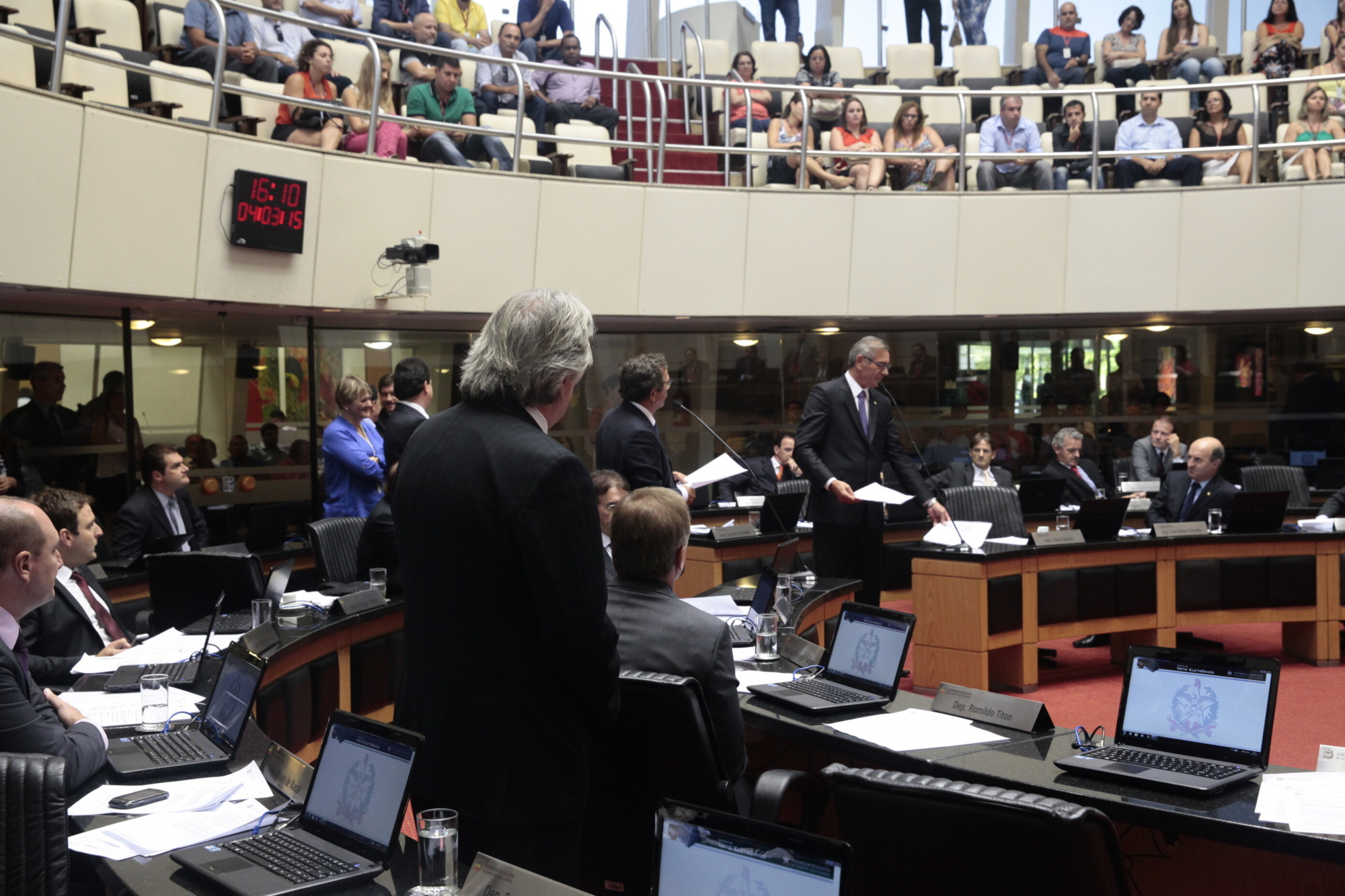 Deputados derrubam veto a projeto que concede benefício a servidores do MP
