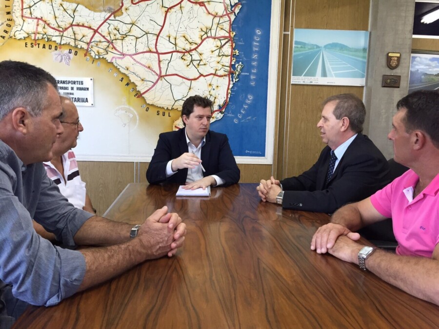 Deputado Maurício Eskudlark acompanha comitiva de Guaraciaba em reunião no Dnit. FOTO: Ascom Maurício Eskudlark