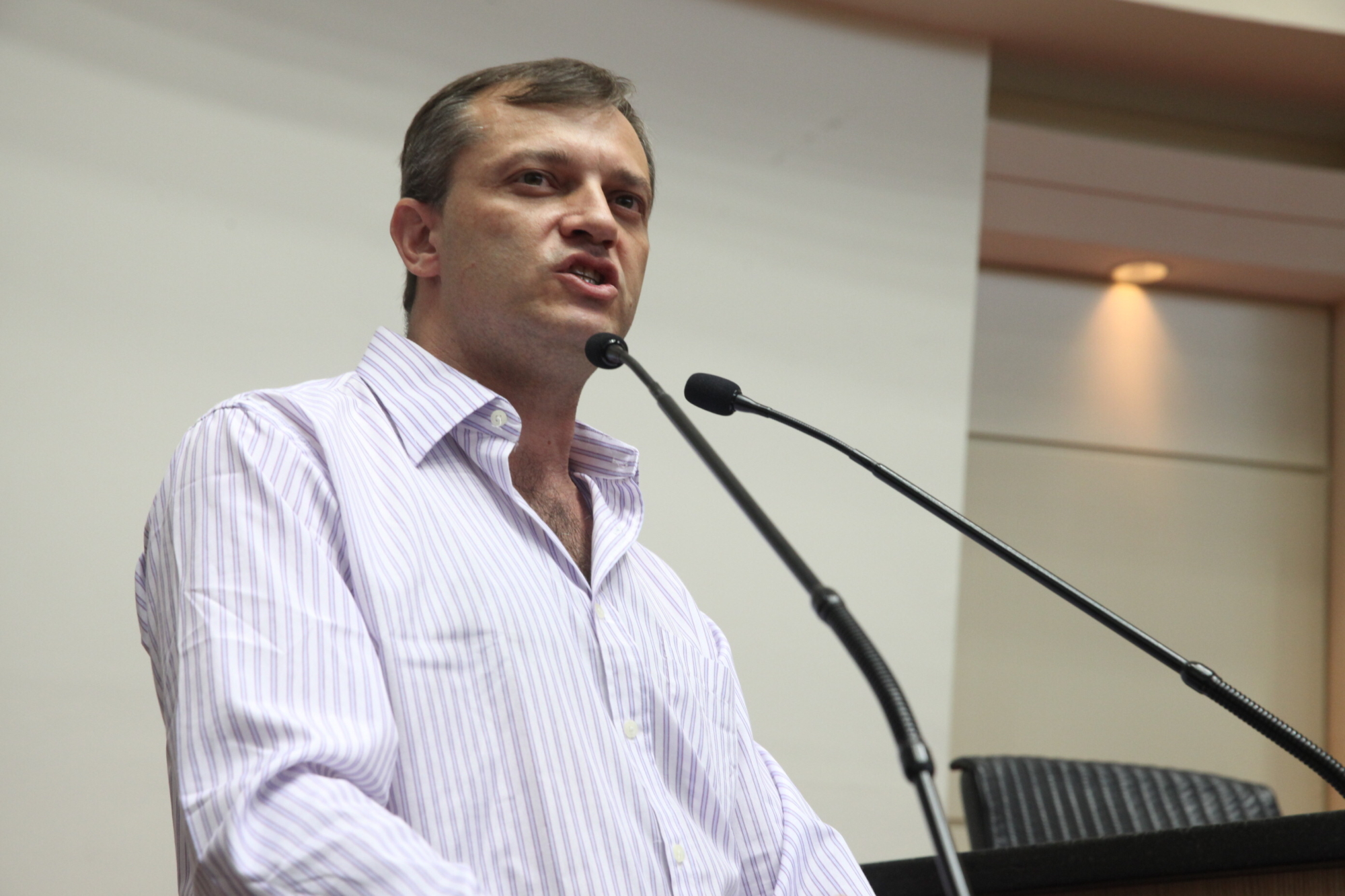 Petroleiros se manifestam na tribuna em defesa da Petrobras