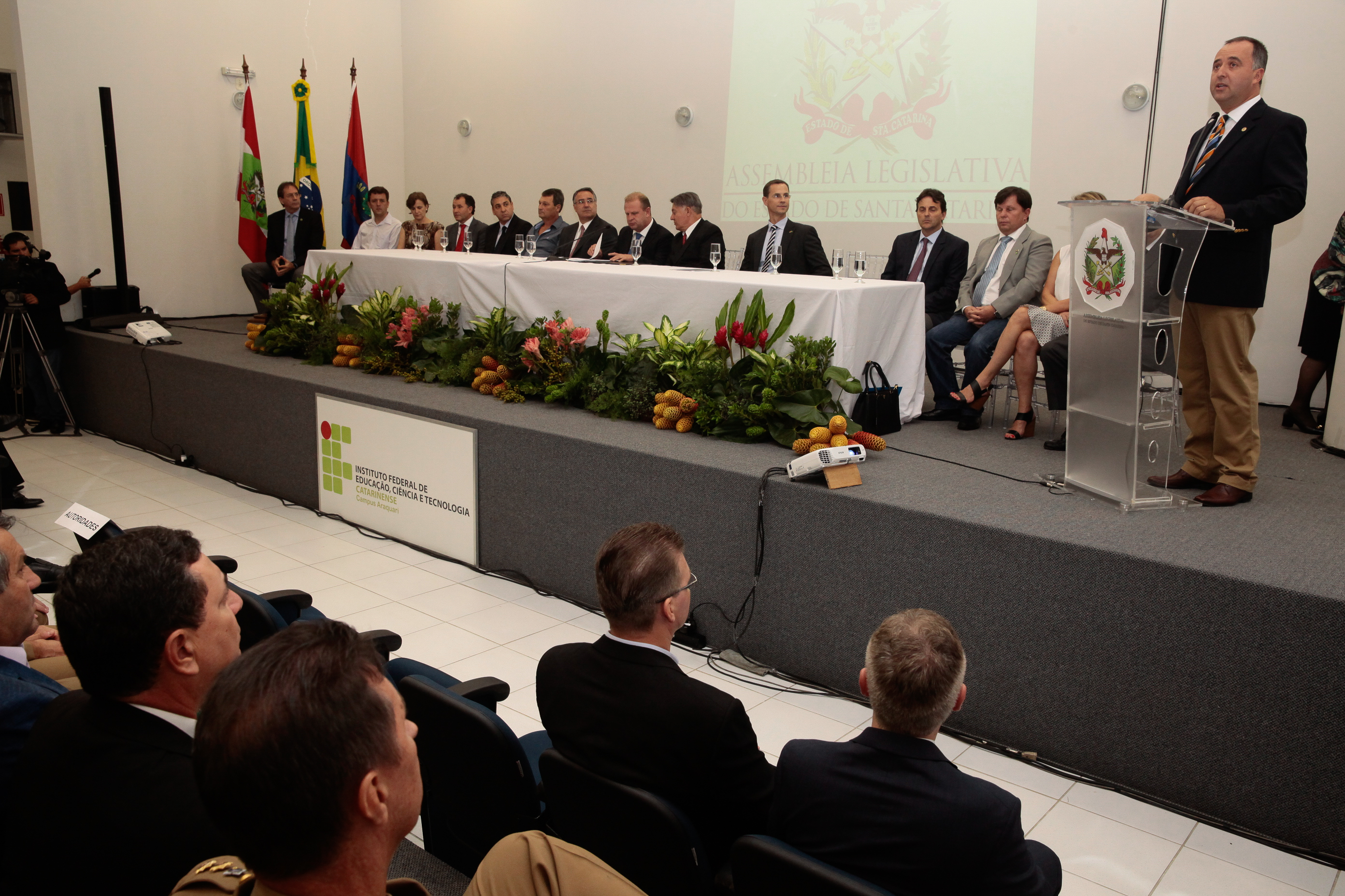 Sessão Solene de concessão de entrega do Título de Cidadão Catarinense ao Doutor Gerald Degen. Foto: Miriam Zomer/Agência AL