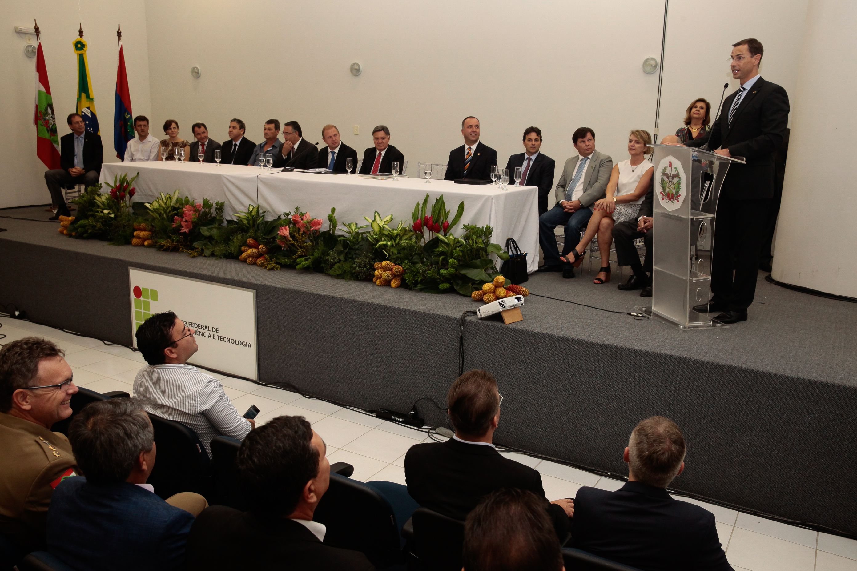 Sessão Solene de concessão de entrega do Título de Cidadão Catarinense ao Doutor Gerald Degen. Foto: Miriam Zomer/Agência AL