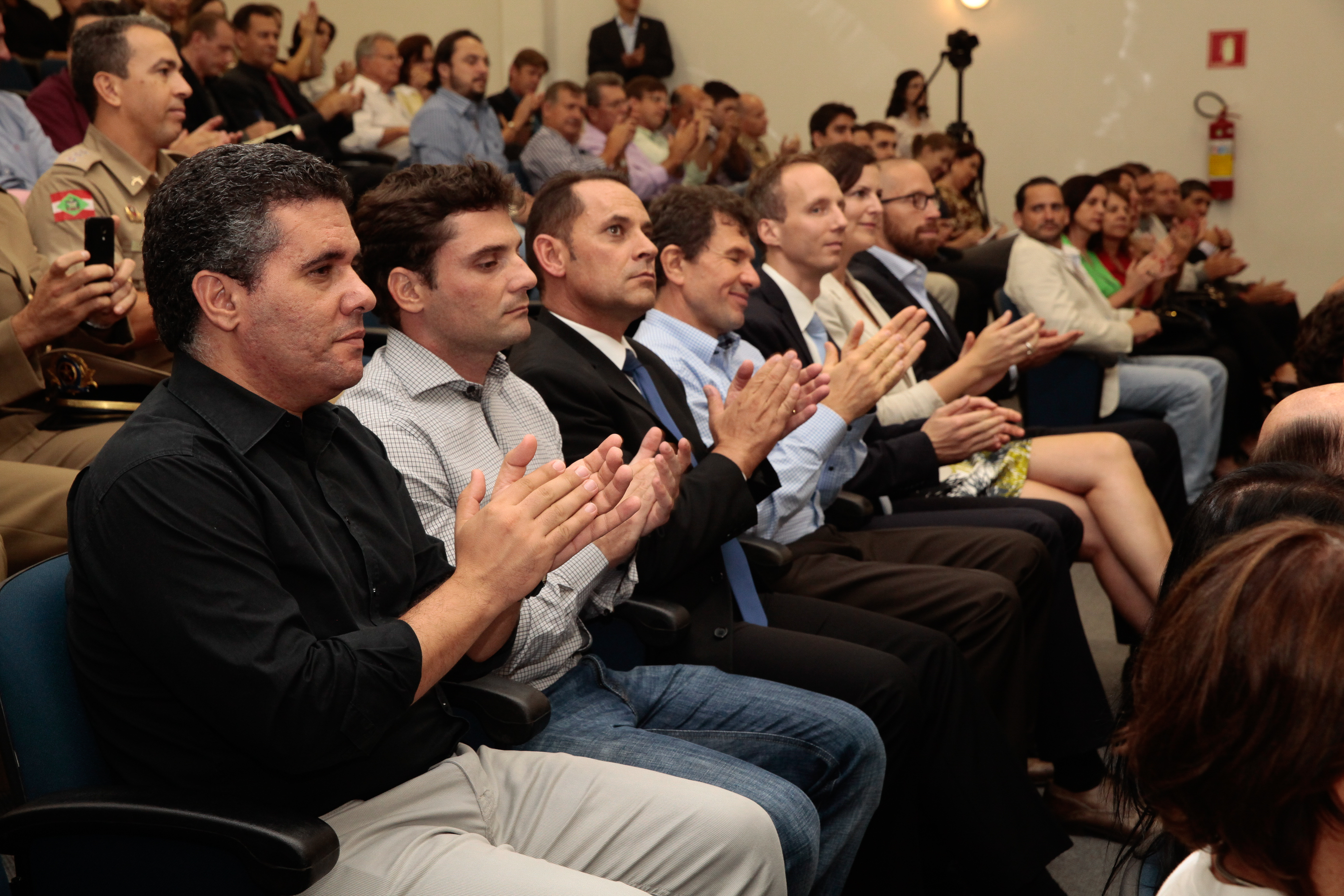 Sessão Solene de concessão de entrega do Título de Cidadão Catarinense ao Doutor Gerald Degen. Foto: Miriam Zomer/Agência AL