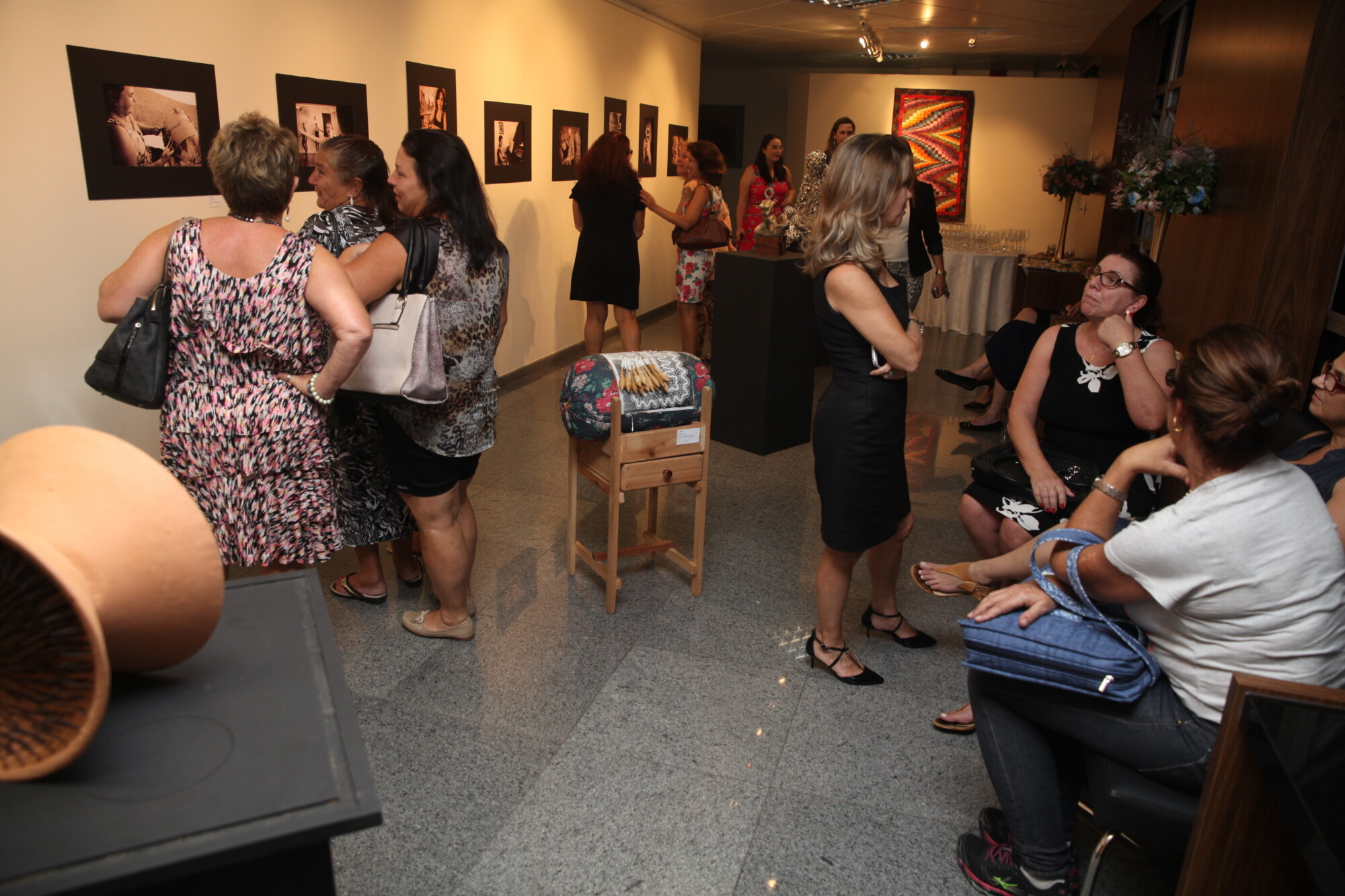 Fotografias revelam cotidiano de mulheres artistas