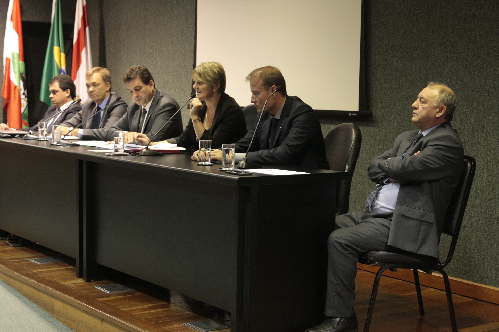 Comissão de Educação debate fechamento de escola em Tubarão