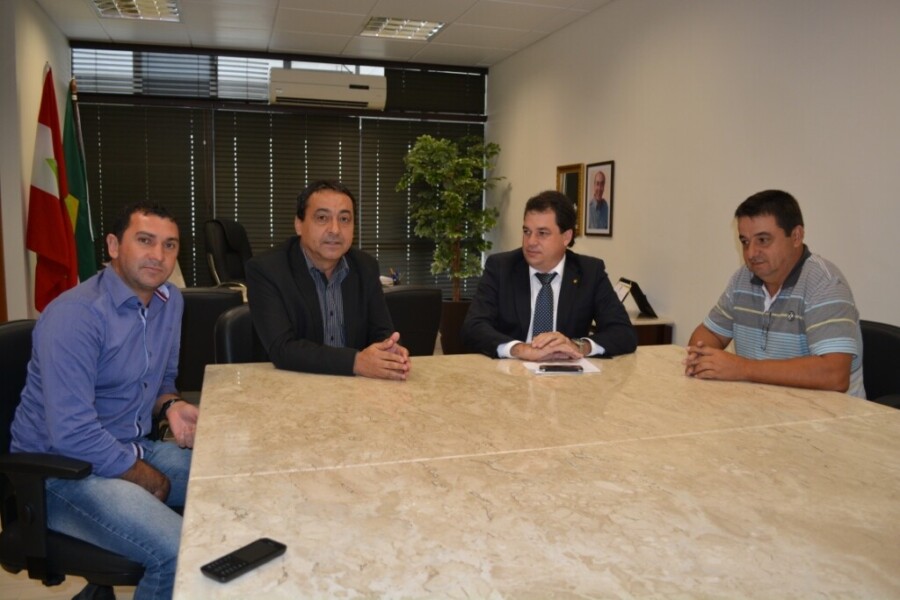 Deputado Rodrigo Minotto recebe visita de lideranças de Passo de Torres, Santa Rosa do Sul e Balneário Gaivota