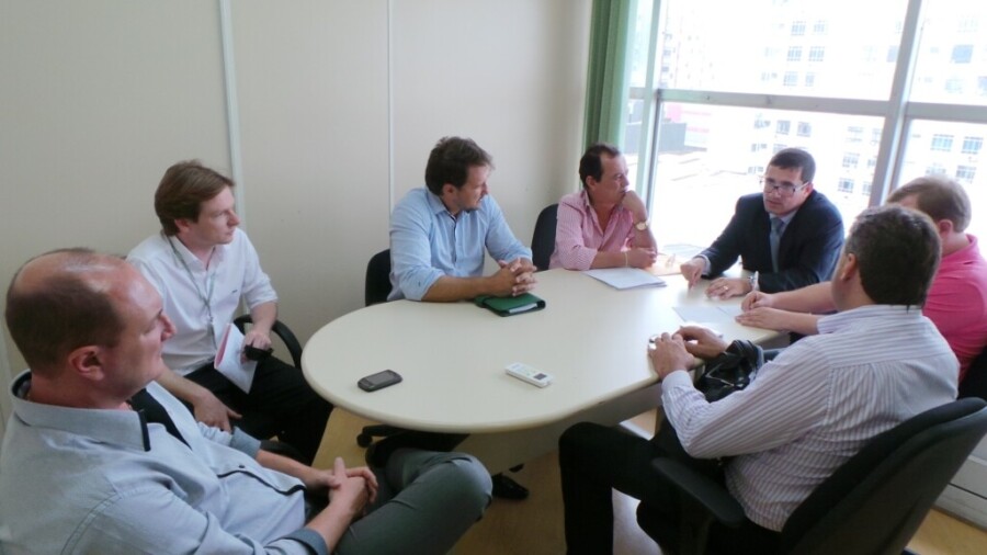 Deputado Mauro de Nadal em reunião na Fatma