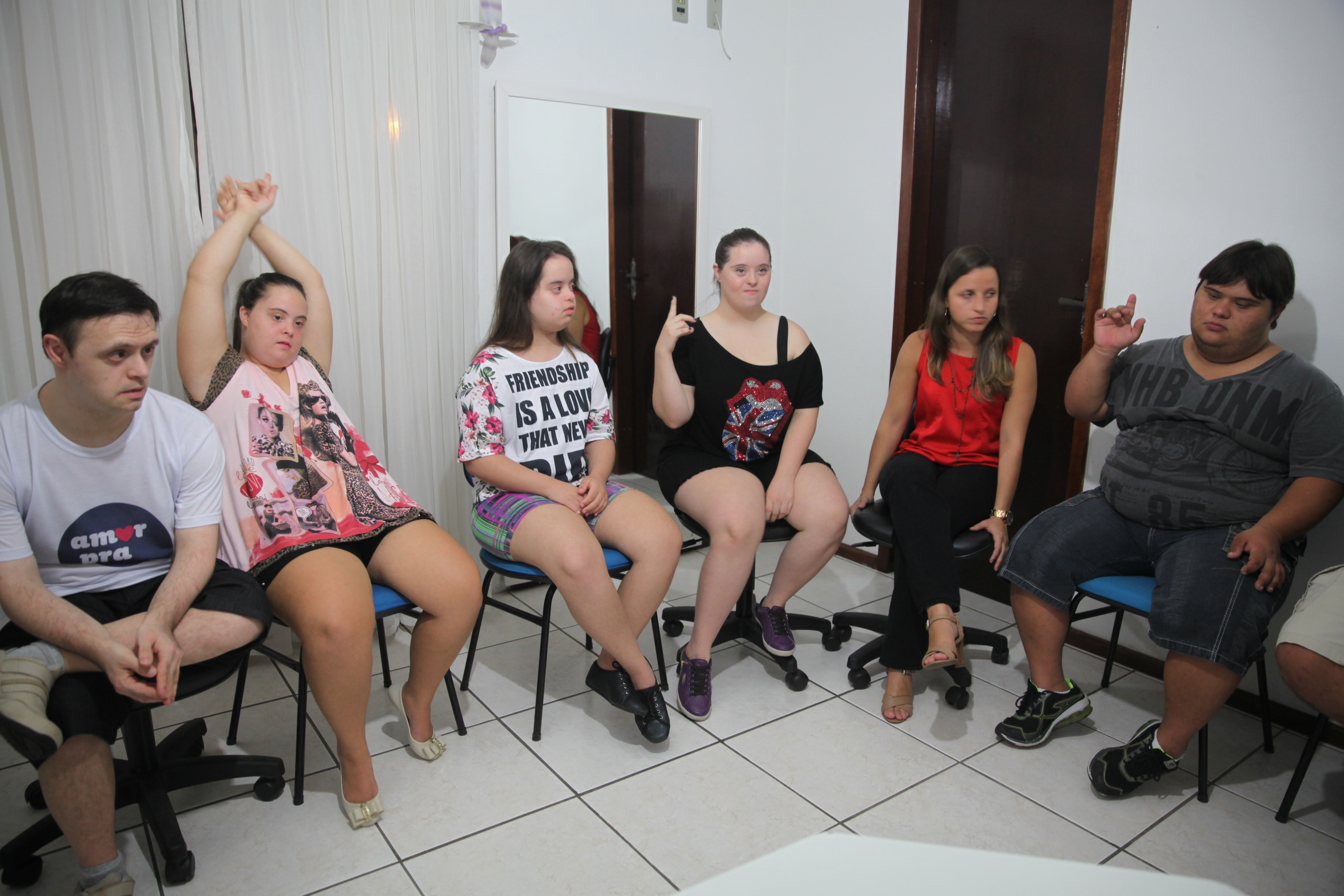 Jovens e adultos com Síndrome de Down se reúnem todas às terças-feiras para refletir sobre temas relacionados à vida adulta. Foto: Miriam Zomer/Agência AL