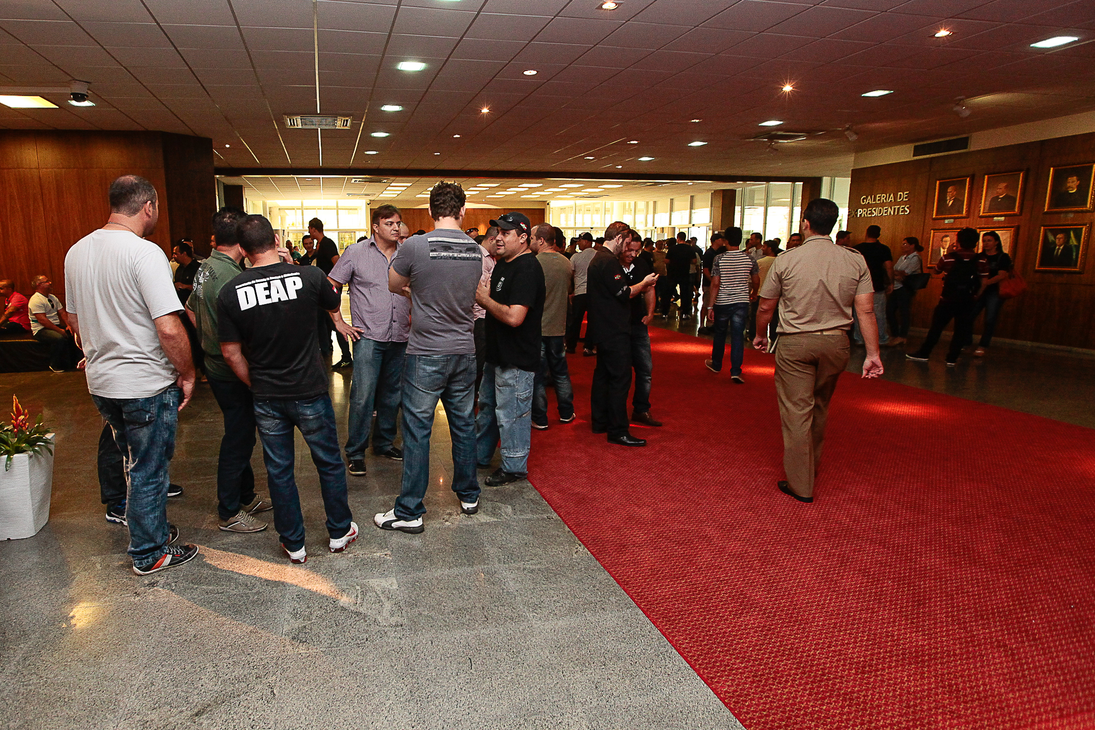 Agentes Prisionais ocupam o Hall da Alesc. Foto: Miriam Zomer/Agência AL