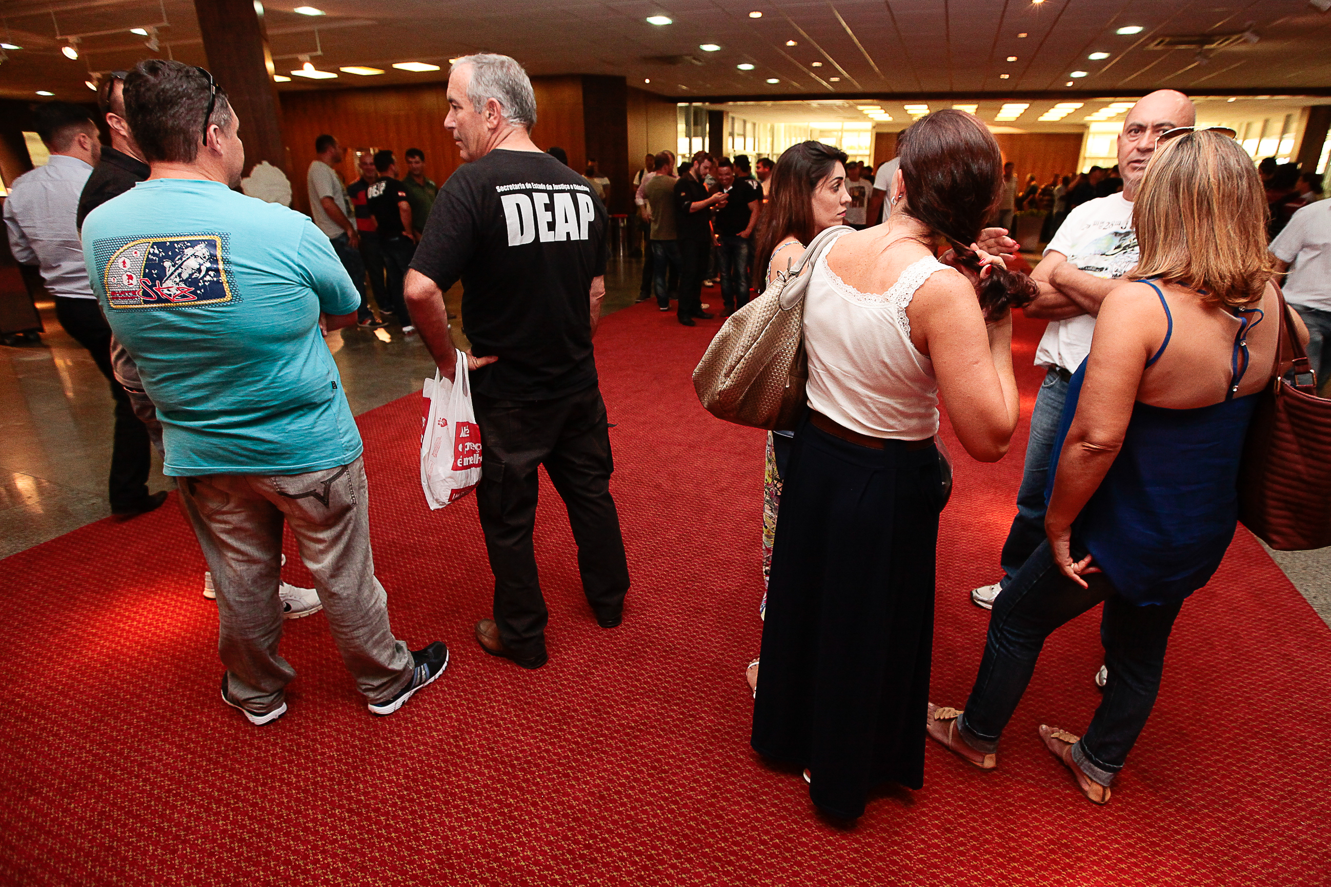 Agentes Prisionais ocupam o Hall da Alesc. Foto: Miriam Zomer/Agência AL
