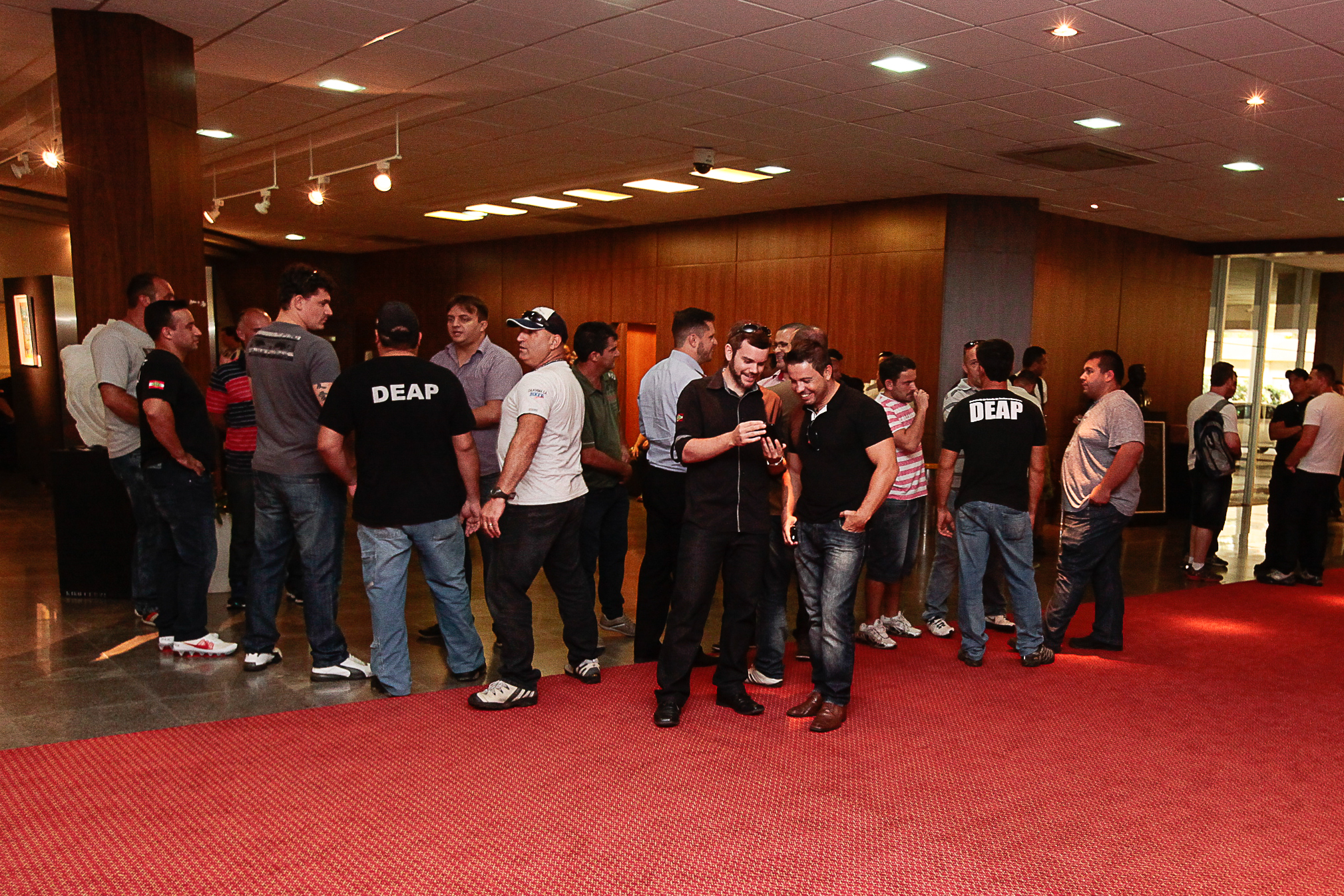 Agentes Prisionais ocupam o Hall da Alesc. Foto: Miriam Zomer/Agência AL