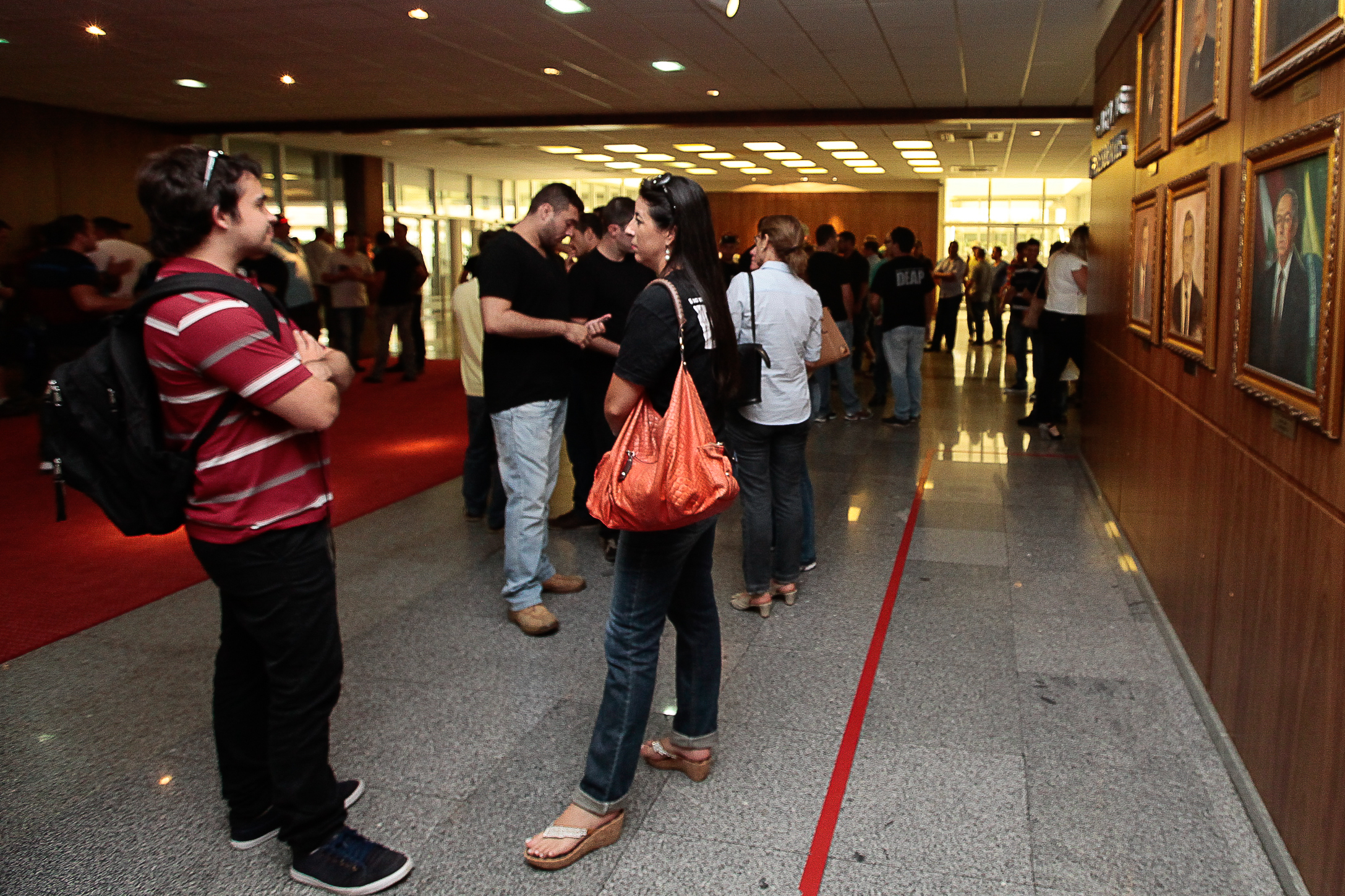 Agentes Prisionais ocupam o Hall da Alesc. Foto: Miriam Zomer/Agência AL
