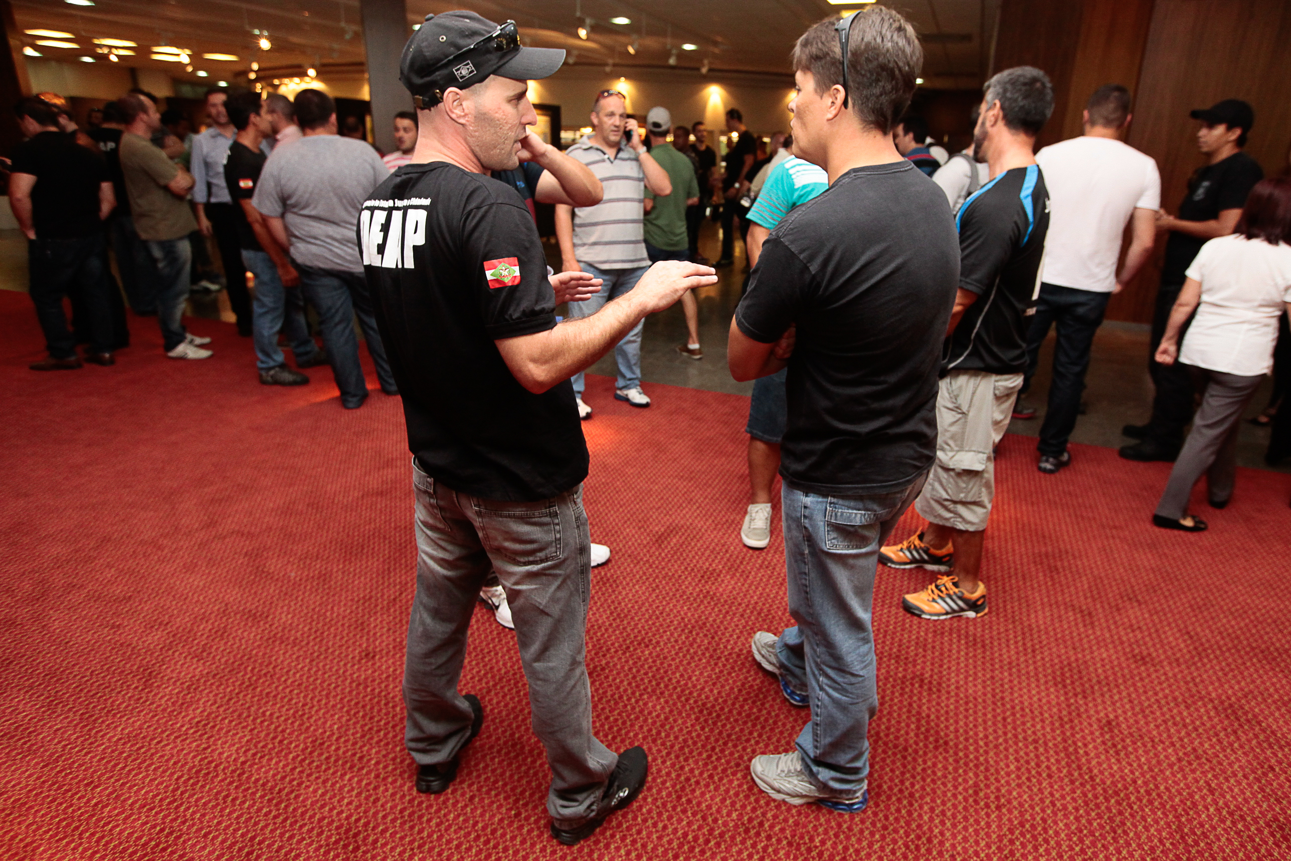 Agentes Prisionais ocupam o Hall da Alesc. Foto: Miriam Zomer/Agência AL