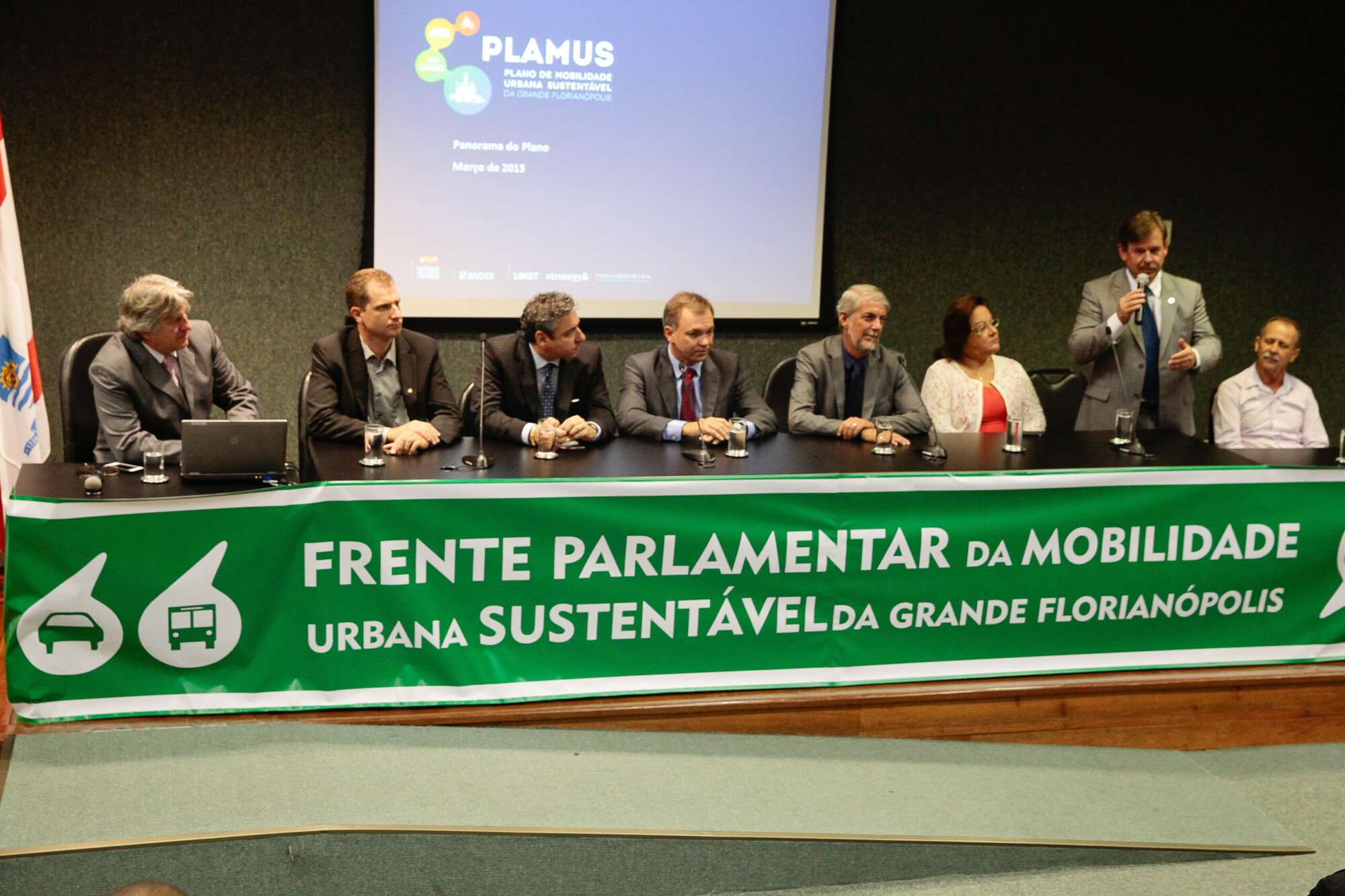 Um total de 32 parlamentar aderiram à frente que vai tratar da mobilidade urbana na Grande Florianópolis