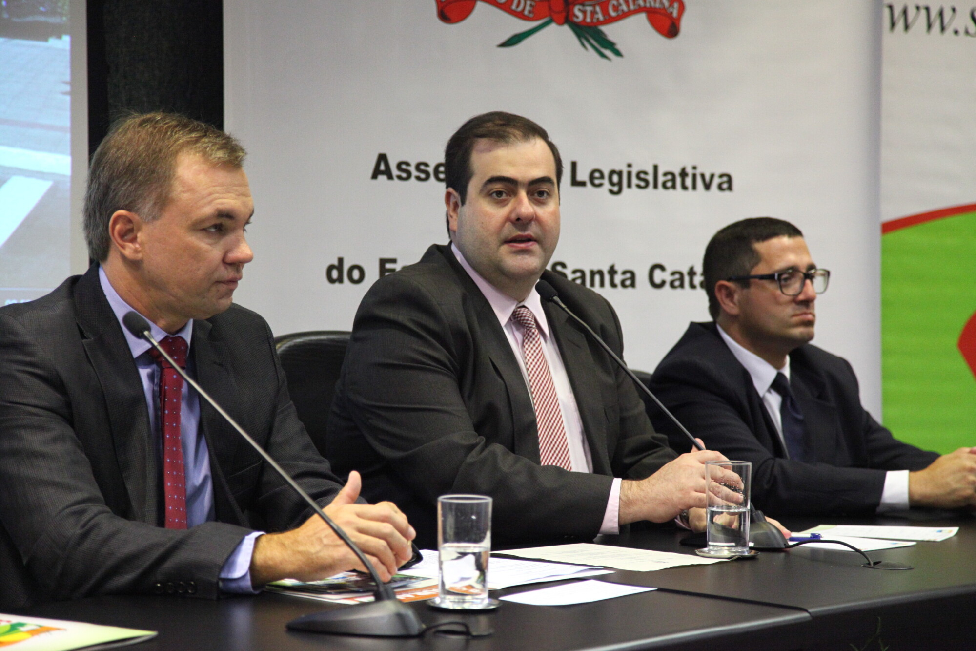Deputado Gean Loureiro (E) e secretário Carlos Chiodini
