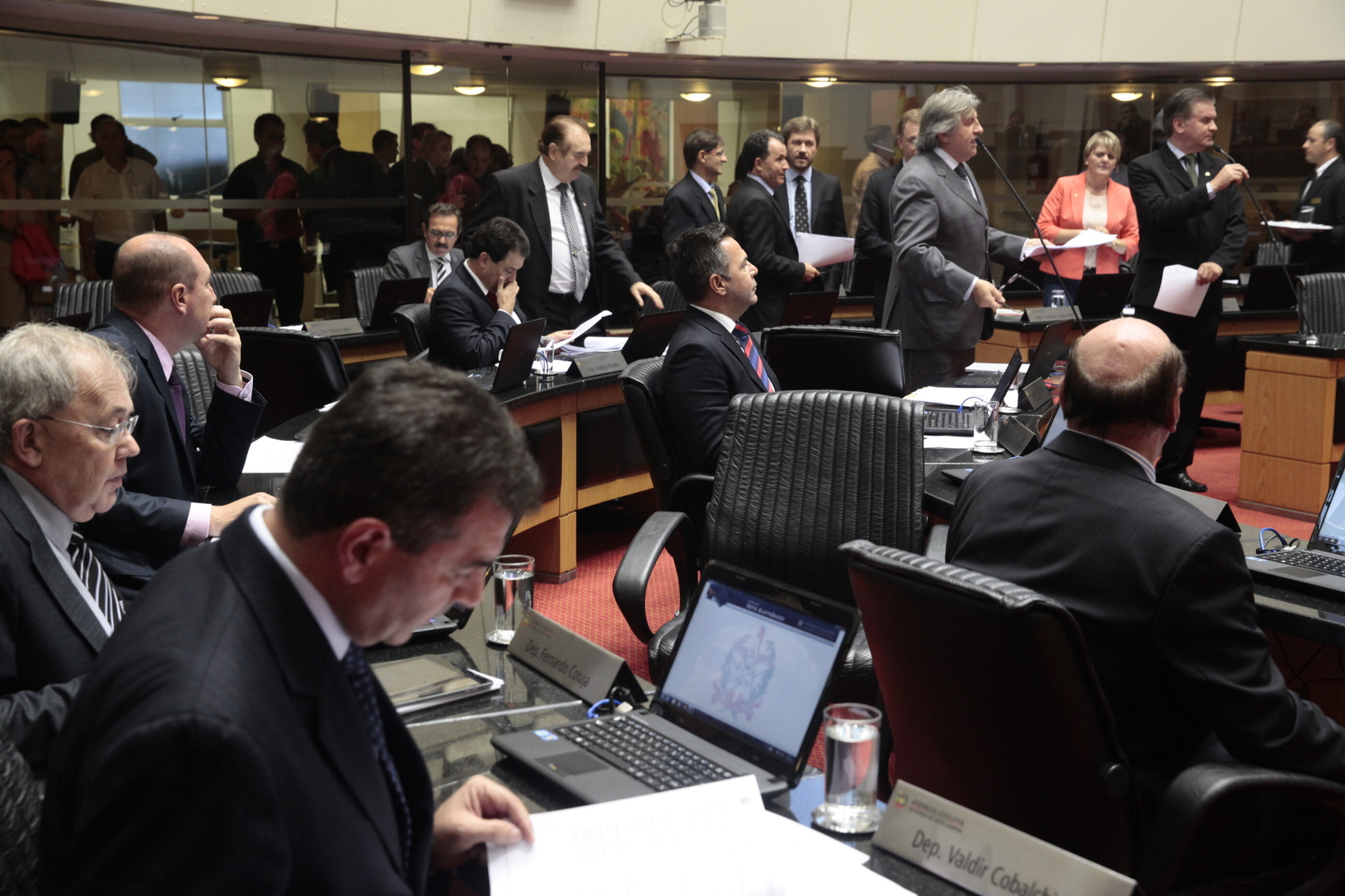Derrubado veto a isenção de taxa de exame toxicológico em concursos