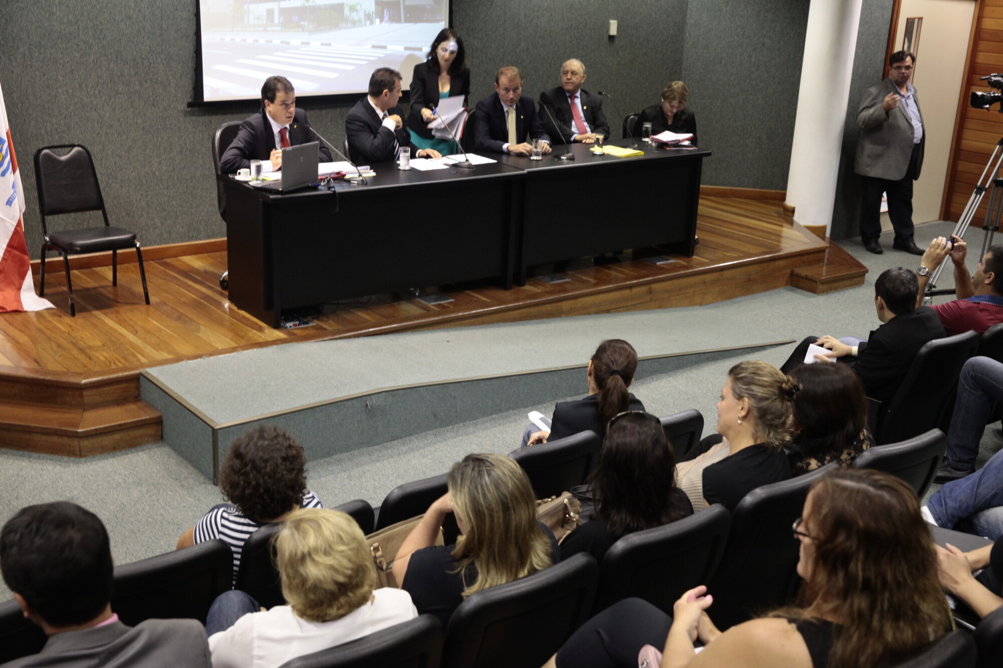 Comissão retoma debate sobre fechamento de escola em Tubarão