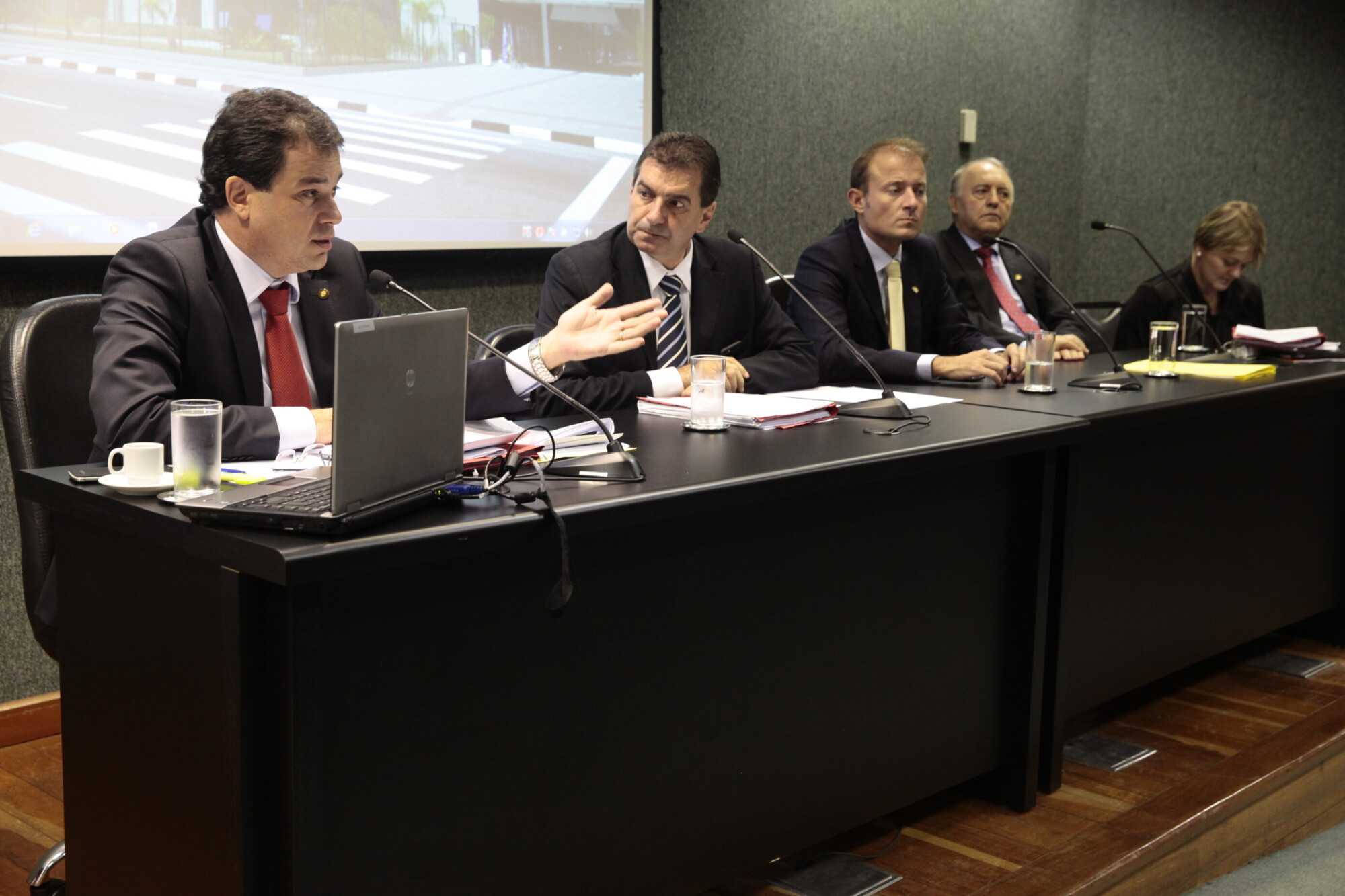 Deputados Rodrigo Minotto, Valdir Cobalchini (presidente), Gabriel Ribeiro, Natalino Lázare e Luciane Carminatti FOTO: Miriam Zomer/Agência AL