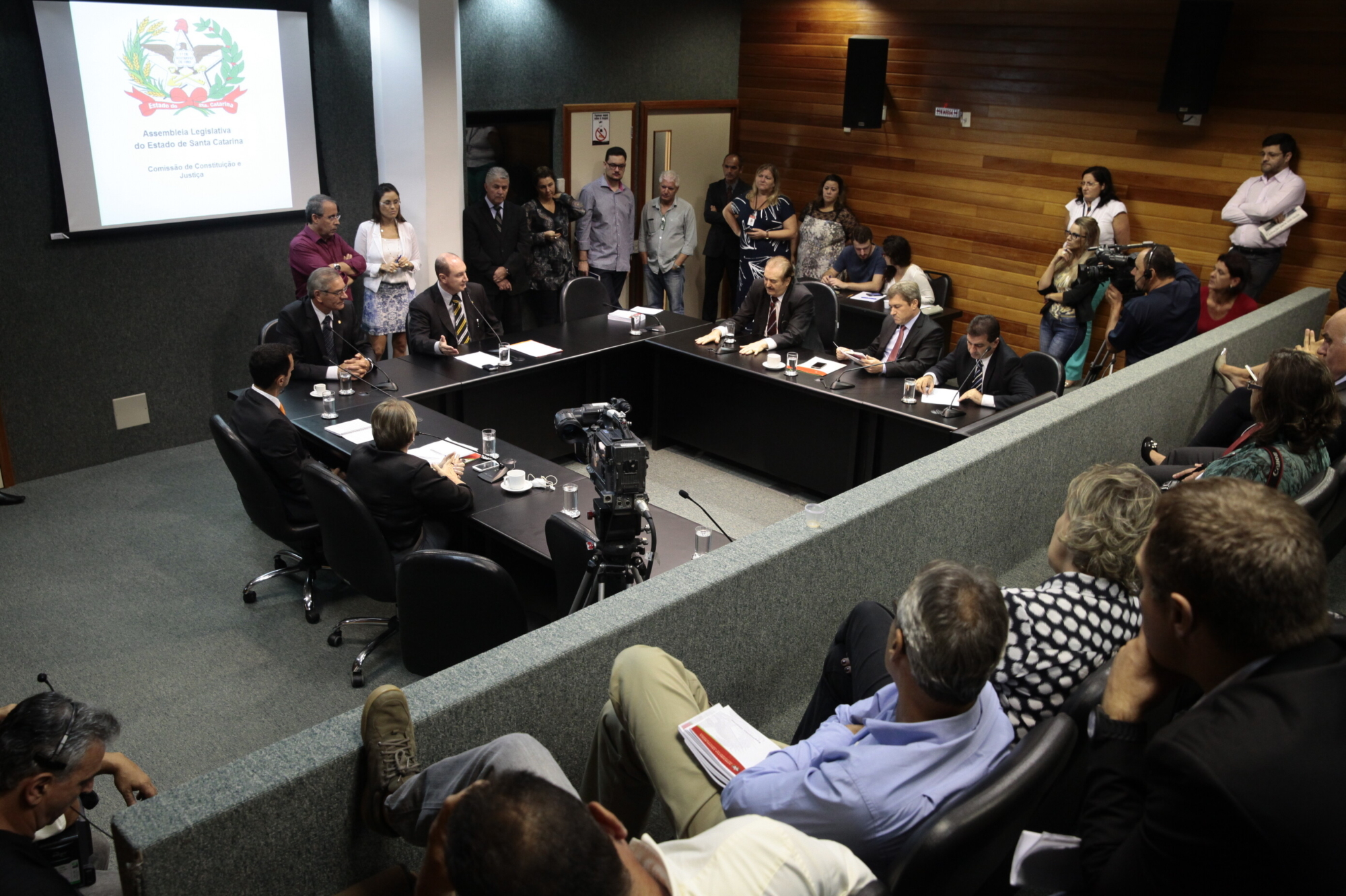 CCJ rejeita medida provisória dos ACTs