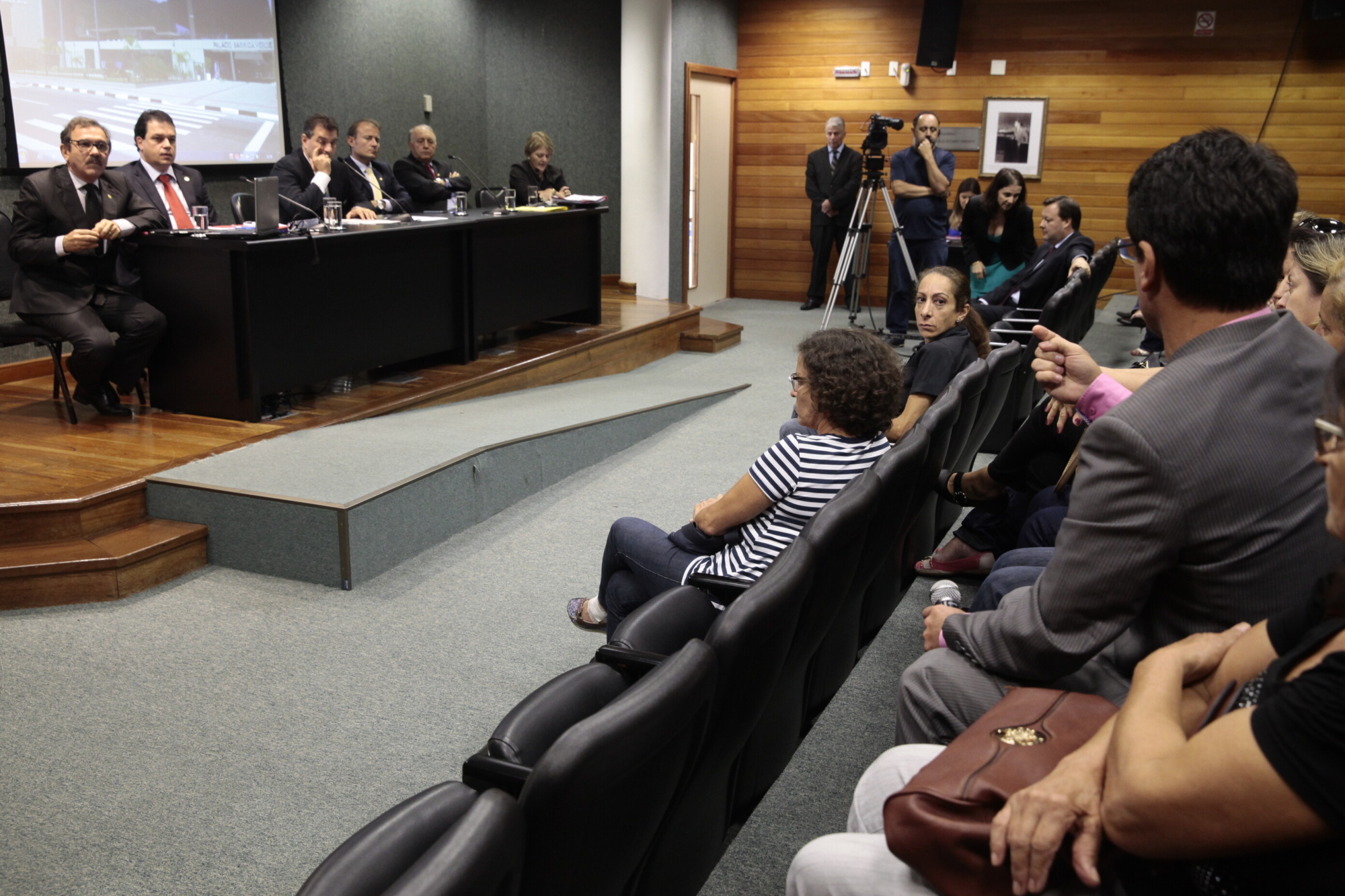 Deputados buscam solução para fechamento de escola em Tubarão