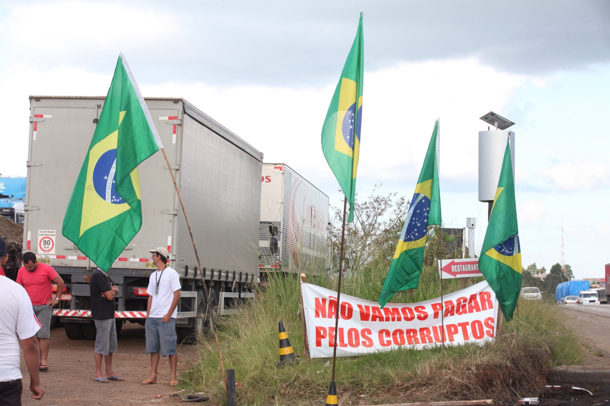 Deputados e governador do Estado discutem reivindicações dos caminhoneiros