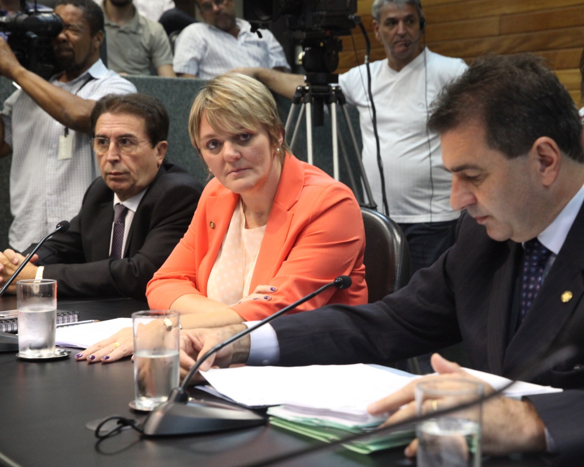 Parlamentares negociam retomada do diálogo entre governo e professores