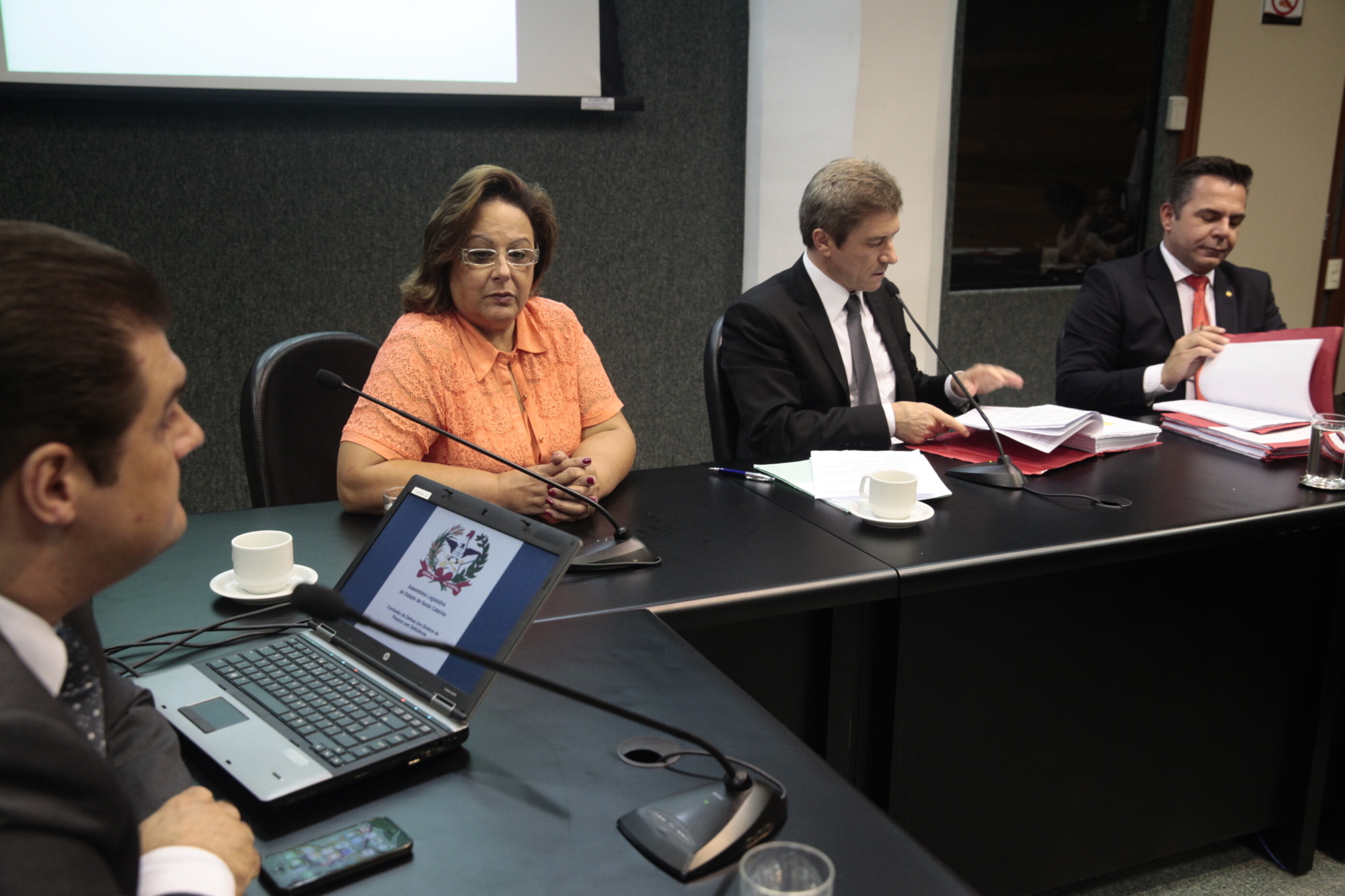 Comissão repercute problemas na estrutura da FCEE
