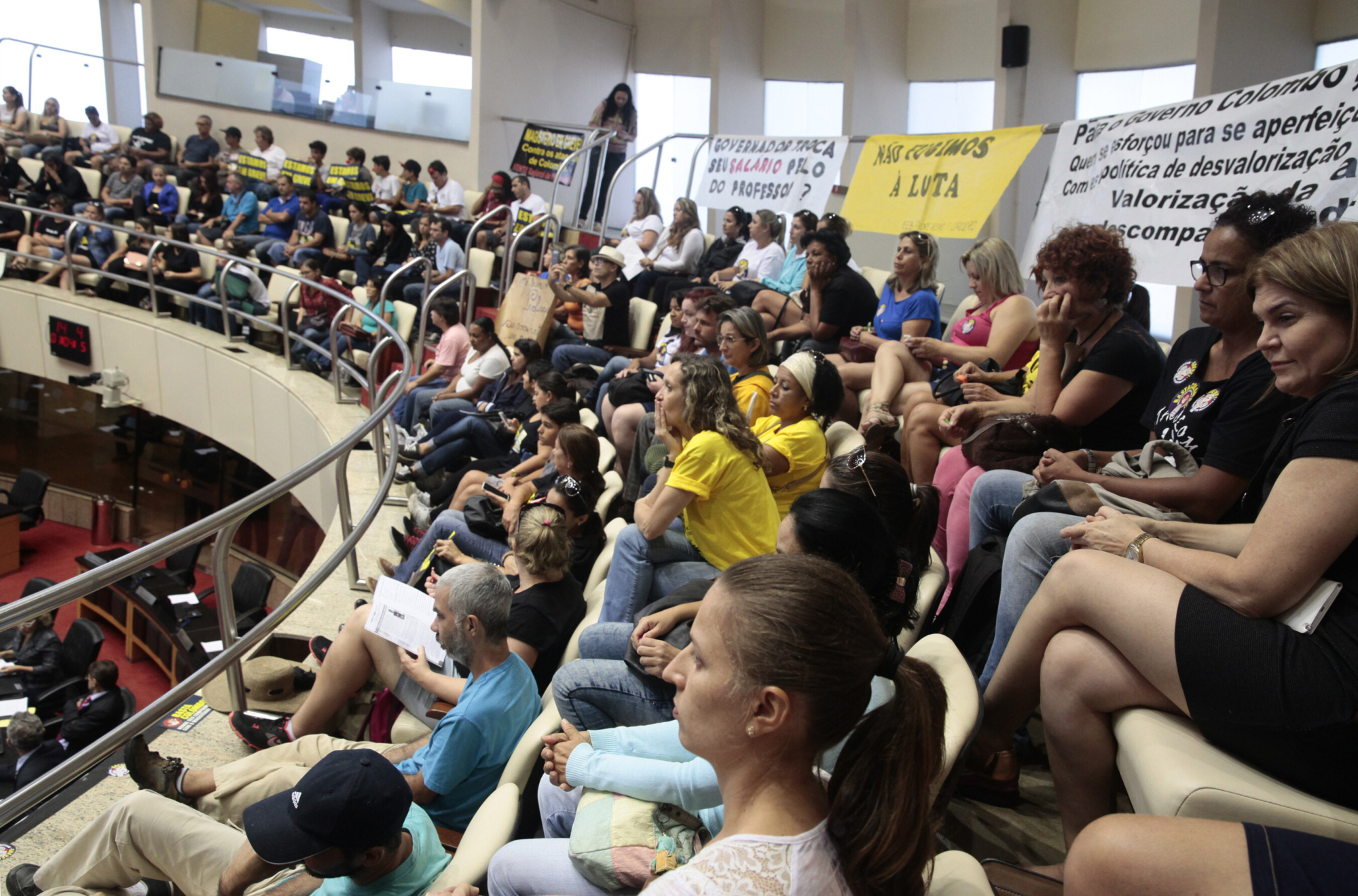 Assembleia adia votação da admissibilidade da MP 198 do Magistério