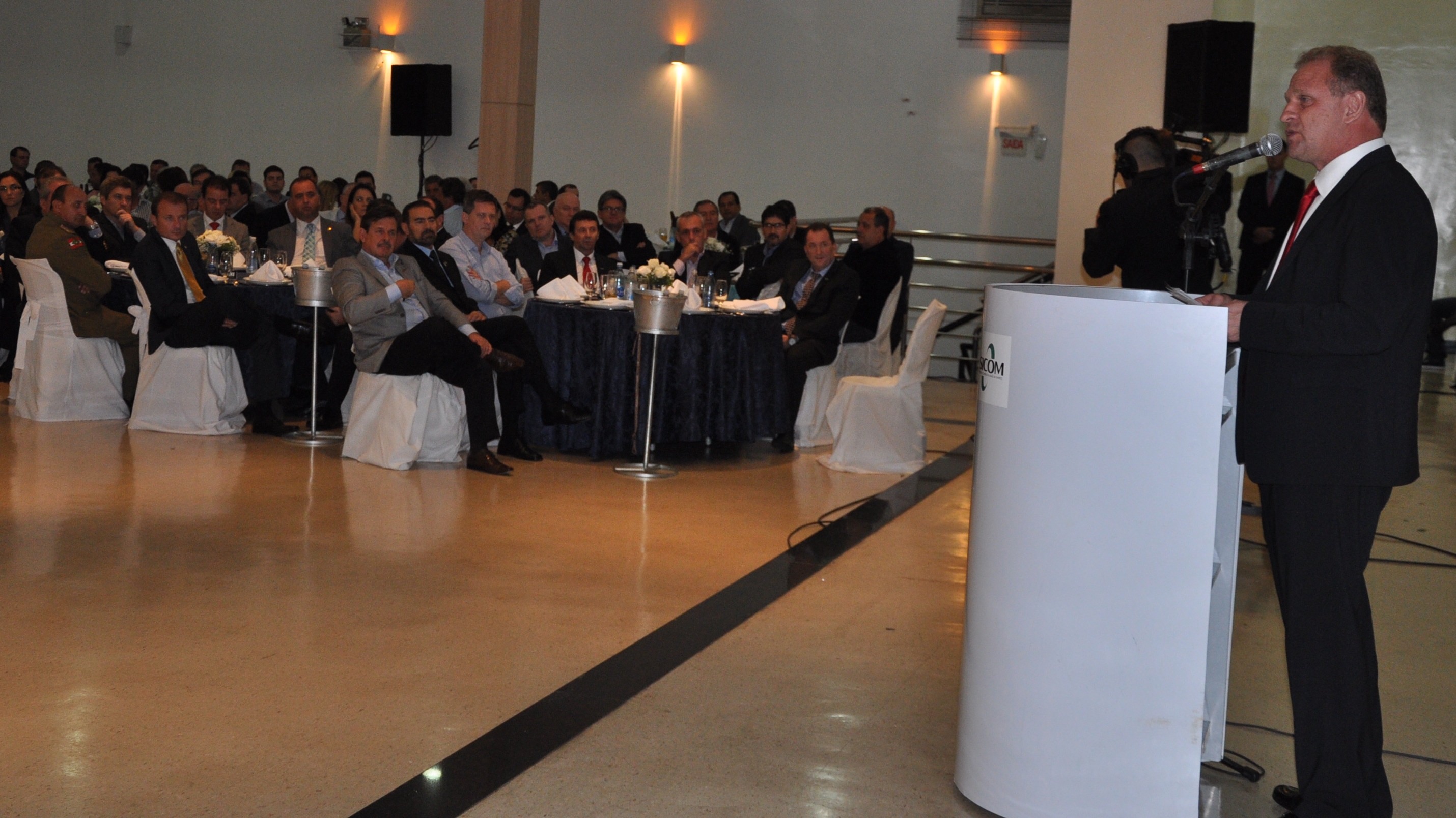 Palestra do presidente da Assembleia Legislativa, Gelson Merisio (PSD), à convite de lideranças empresariais em Chapecó. Fotos: Karine Lucinda