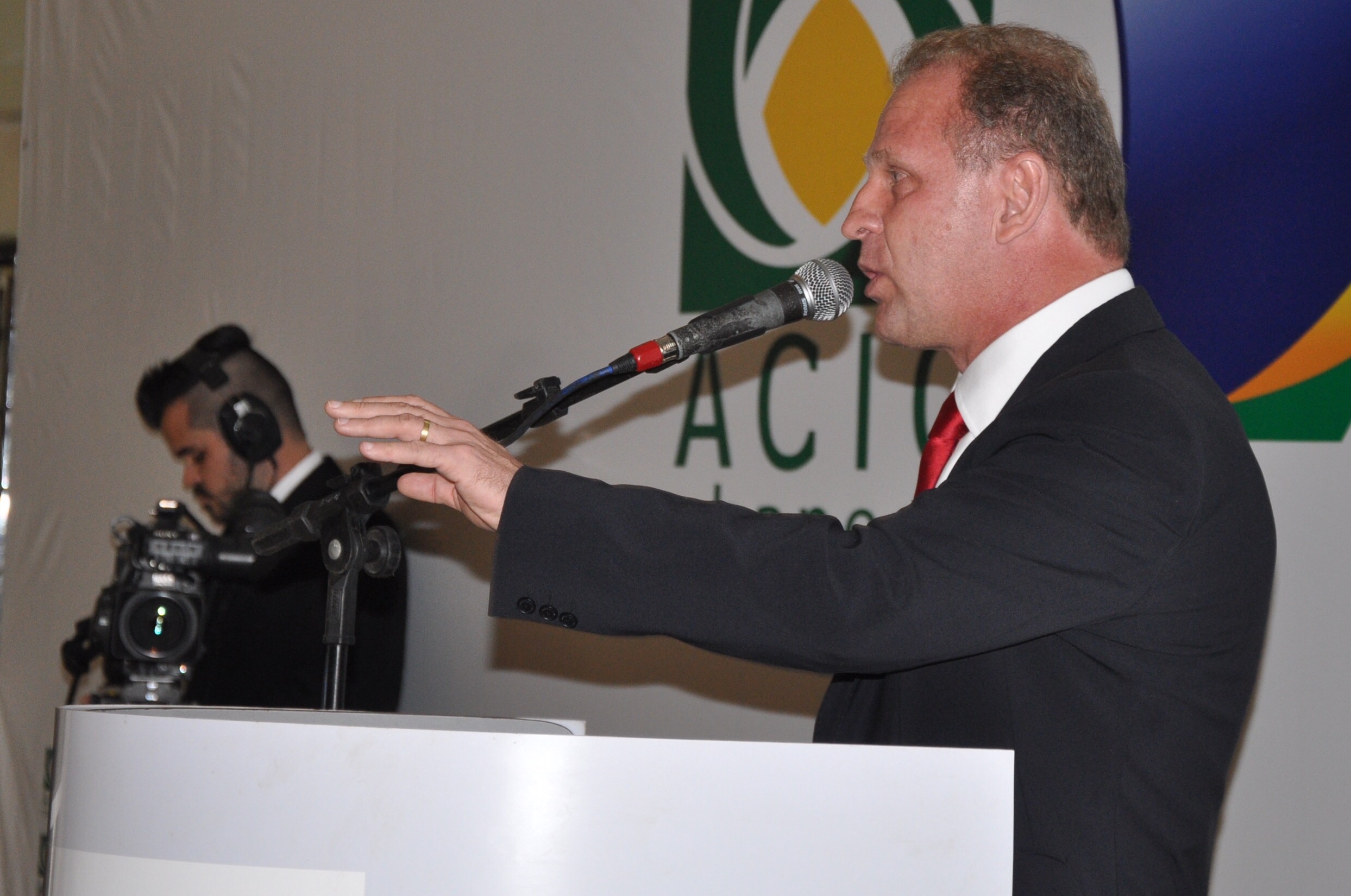 Palestra do presidente da Assembleia Legislativa, Gelson Merisio (PSD), à convite de lideranças empresariais em Chapecó. Fotos: Karine Lucinda