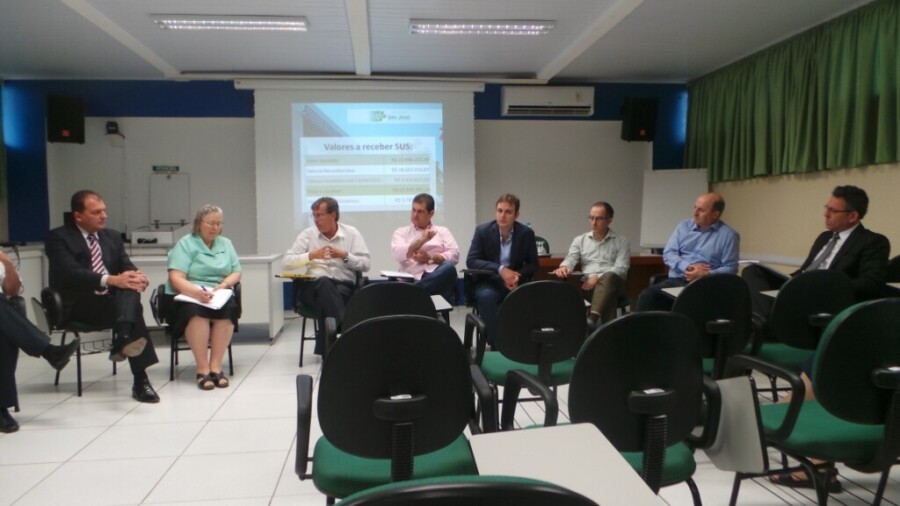 Reunião entre parlamentares e diretoria do Hospital São José, em Criciúma