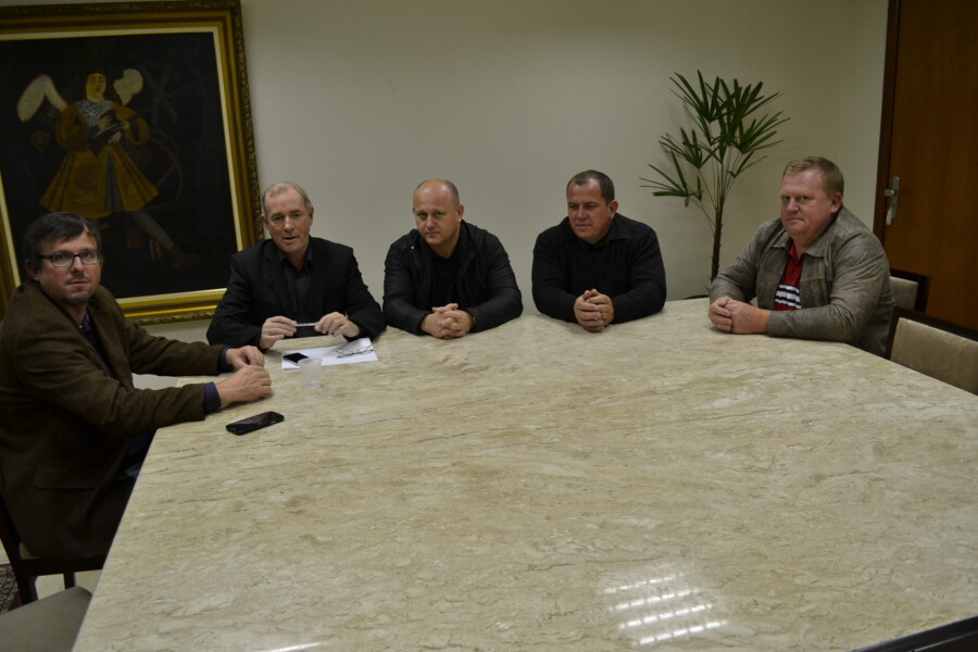 Deputado Rodrigo Minotto e o secretário de Estado da Saúde em visita a Forquilhinha