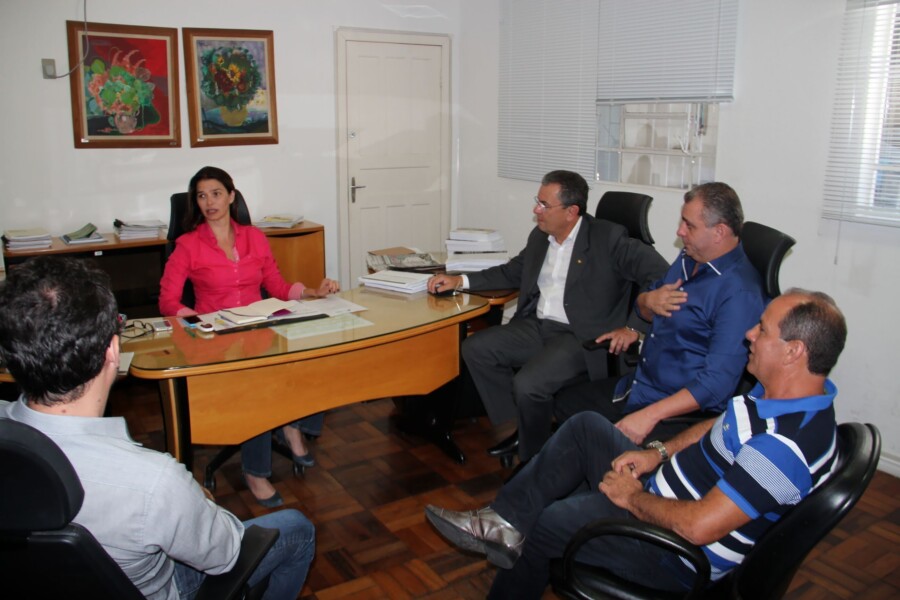 Deputado Dalmo Claro e comitiva de Joinville em audiência com a secretária Angela Albino Foto: Gabriel Baggio