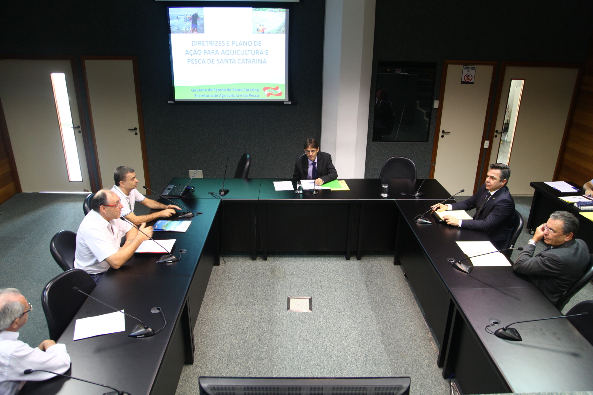 Deputados discutem planos do governo para a pesca