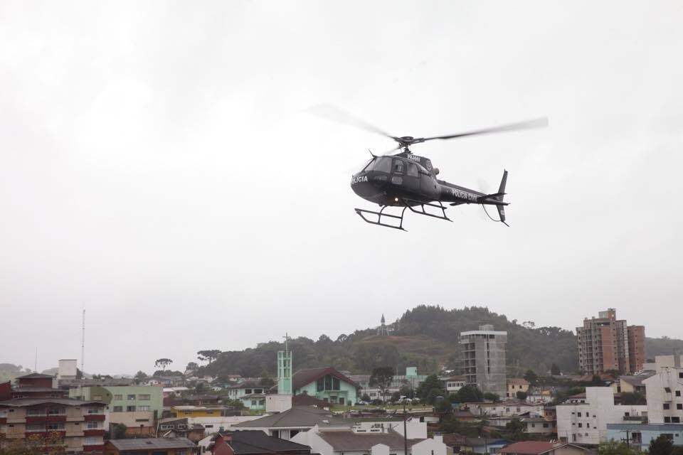Helicóptero do Estado sobrevoa área atingida pelos ventos