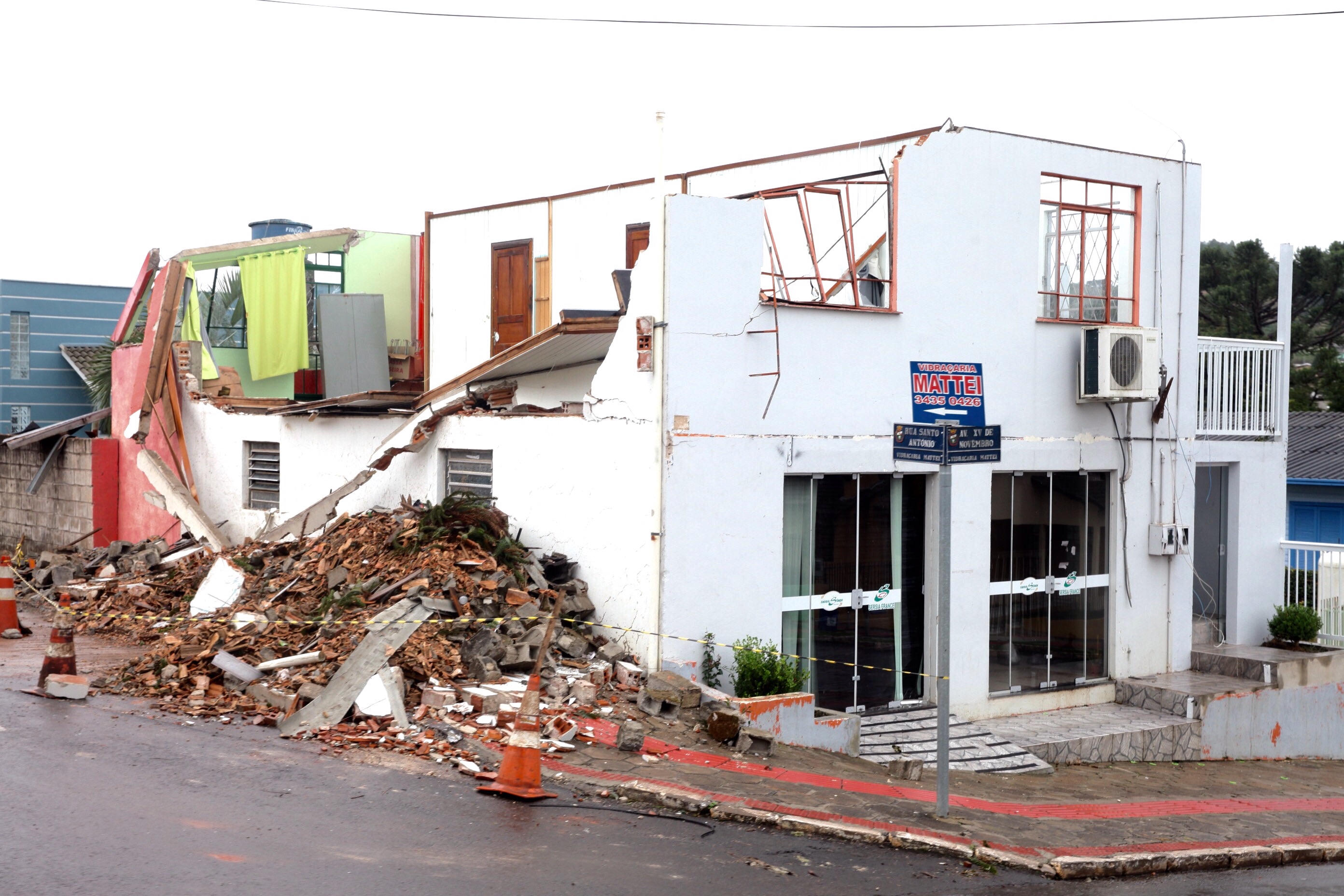 Tornados atingiram com força as cidades de Xanxerê e Ponte Serrada no oeste de Santa Catarina. Foto: Fábio Queiroz / Agência AL