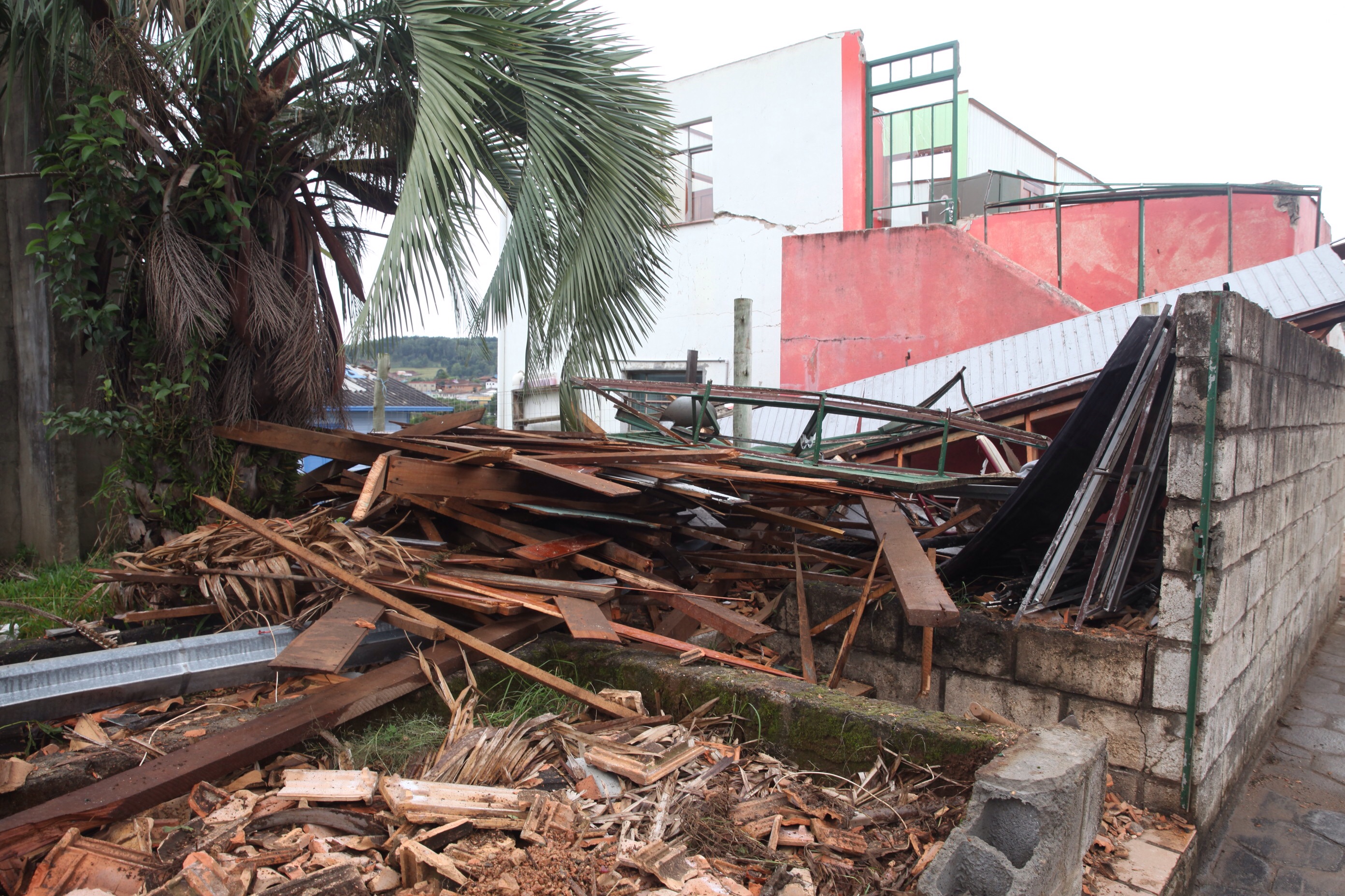 Tornados atingiram com força as cidades de Xanxerê e Ponte Serrada no oeste de Santa Catarina. Foto: Fábio Queiroz / Agência AL