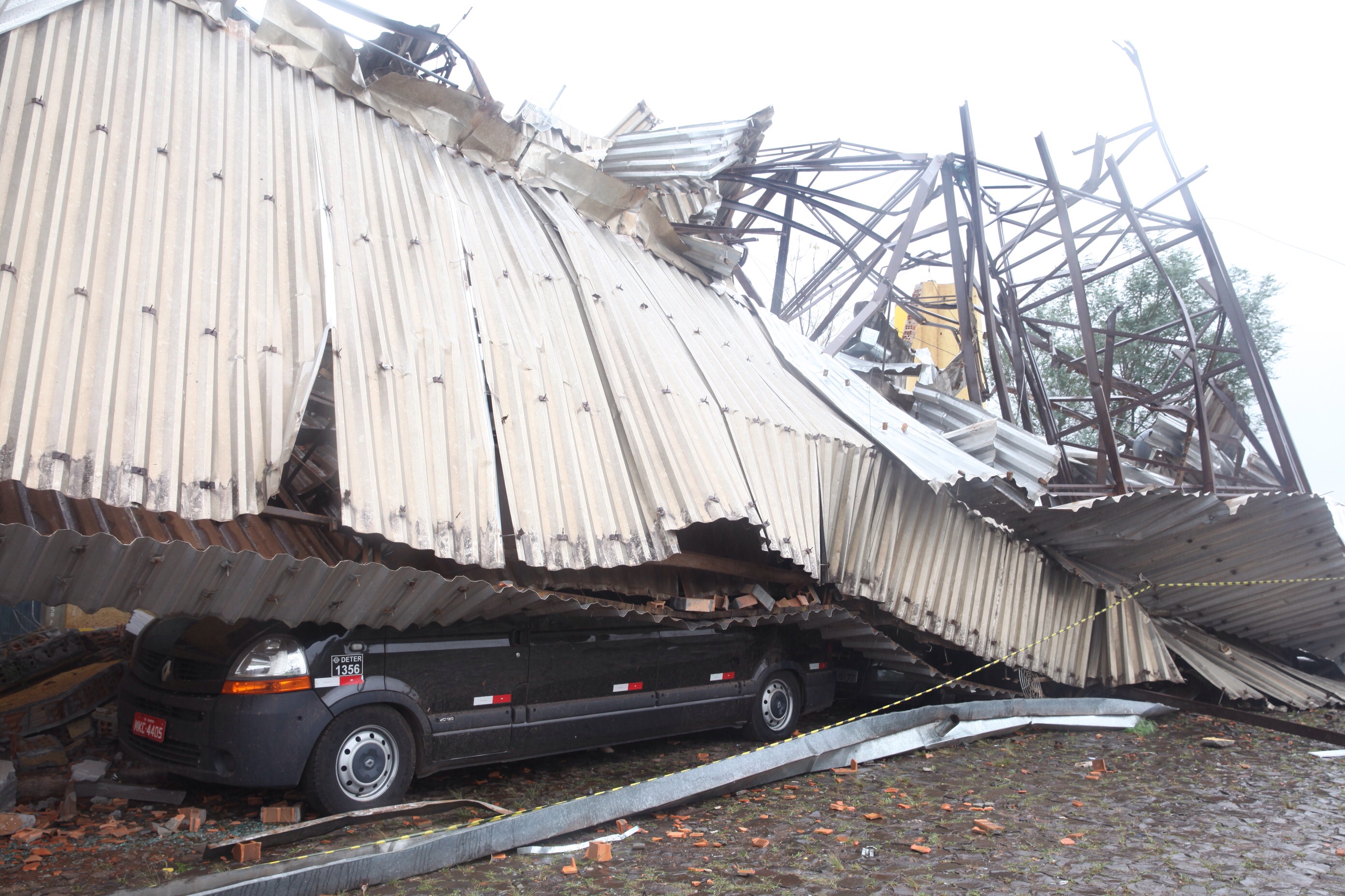 Tornados atingiram com força as cidades de Xanxerê e Ponte Serrada no oeste de Santa Catarina. Foto: Fábio Queiroz / Agência AL